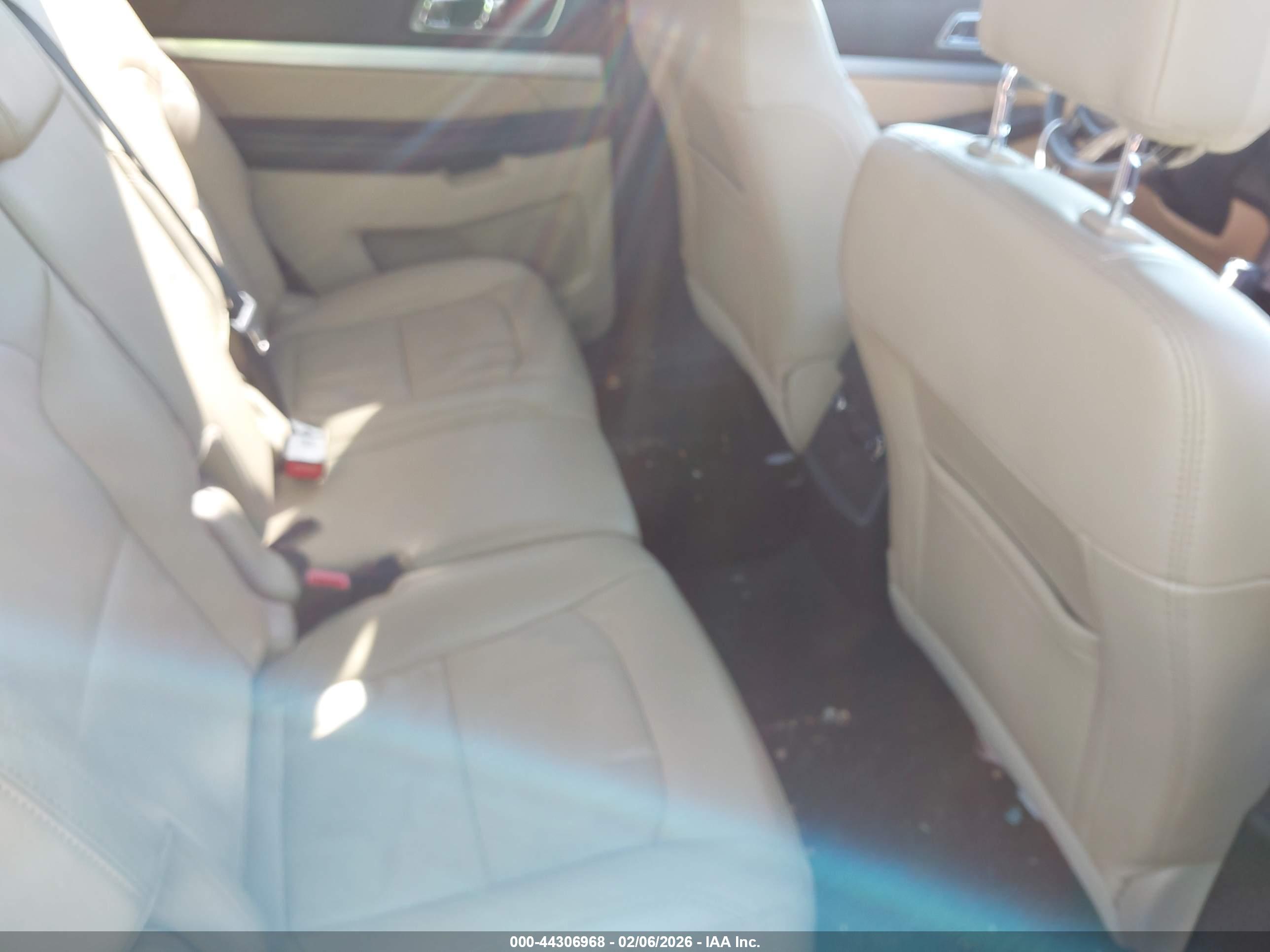 FORD EXPLORER image 8