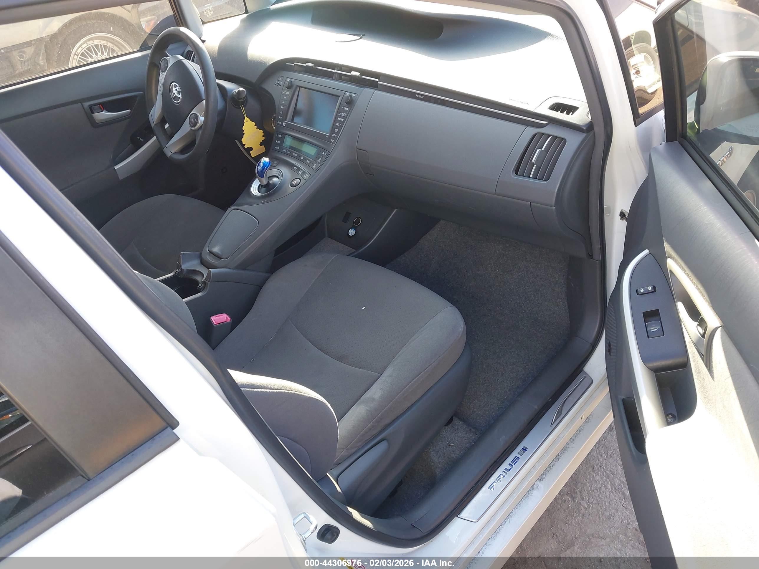 TOYOTA PRIUS image 5