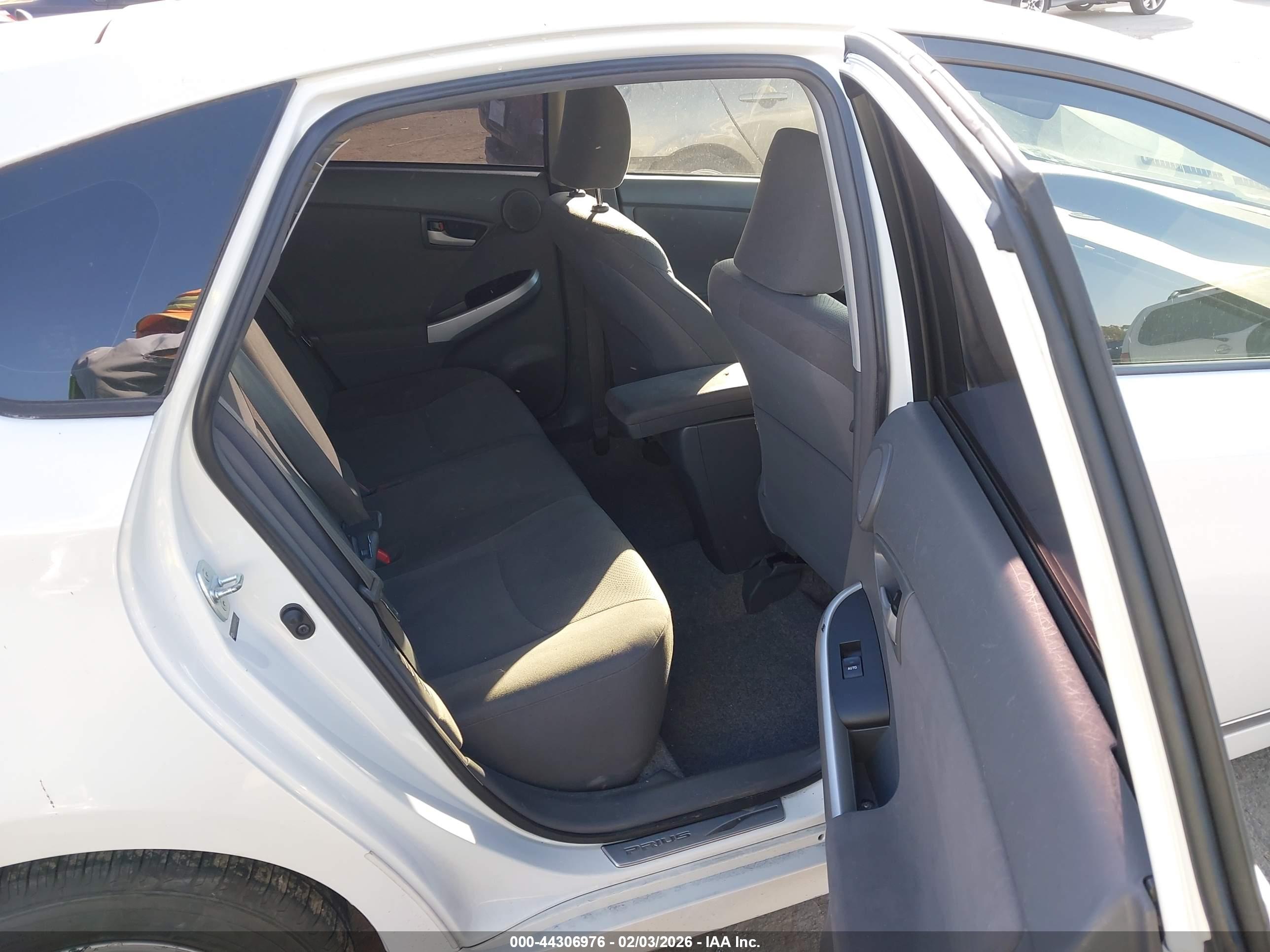 TOYOTA PRIUS image 8