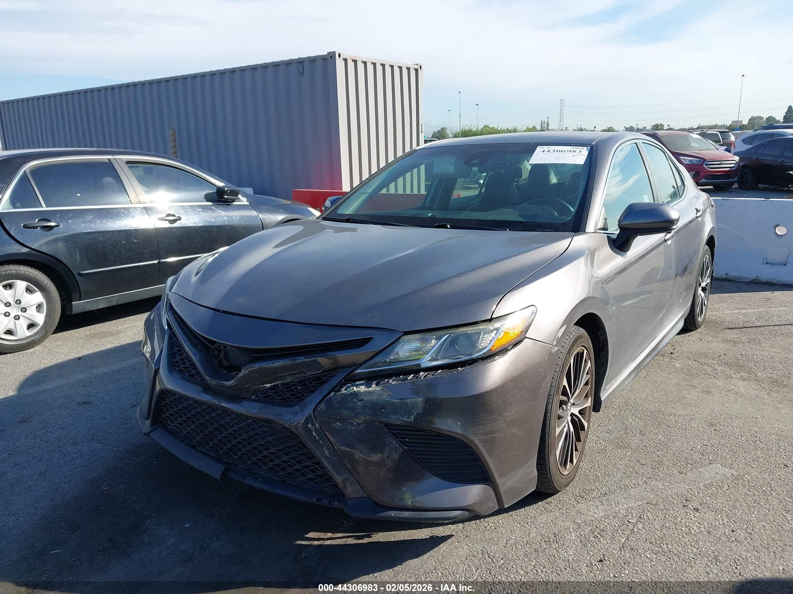 TOYOTA CAMRY image 2