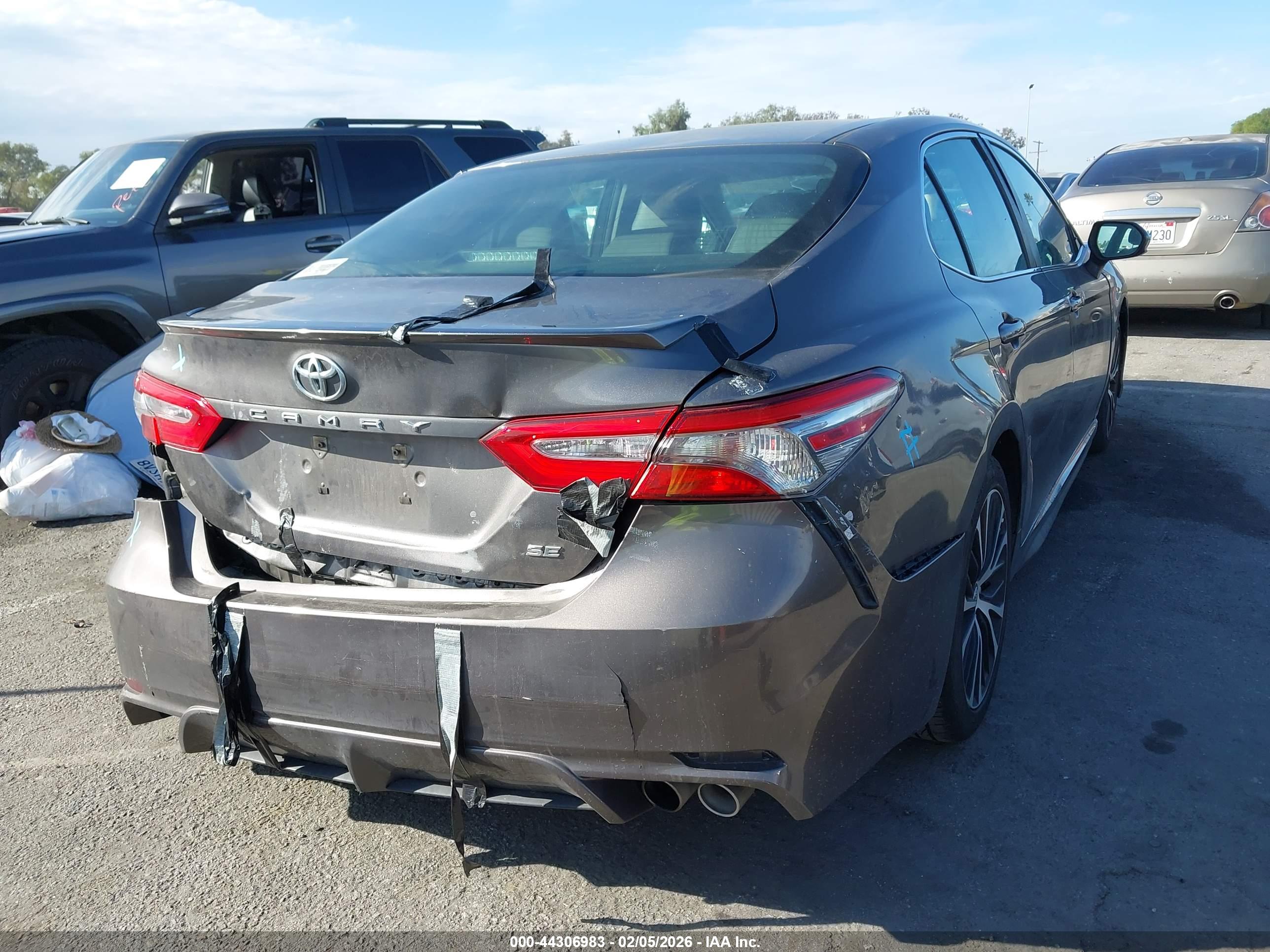 TOYOTA CAMRY image 4