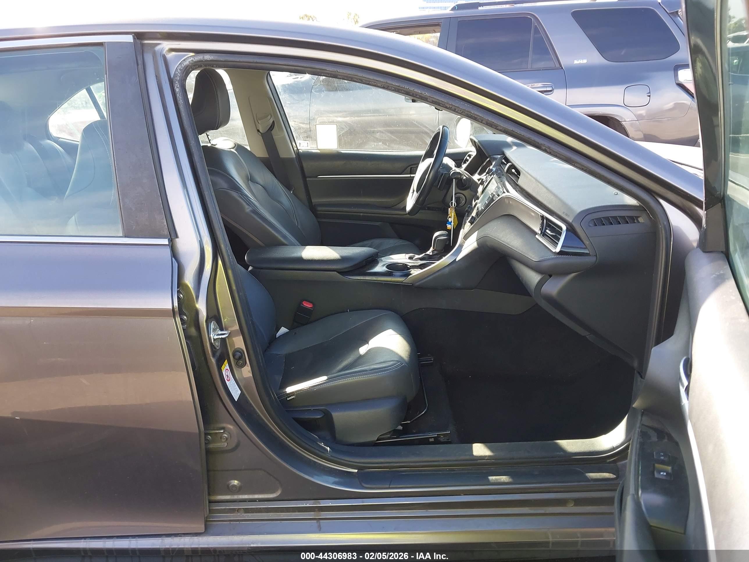 TOYOTA CAMRY image 5