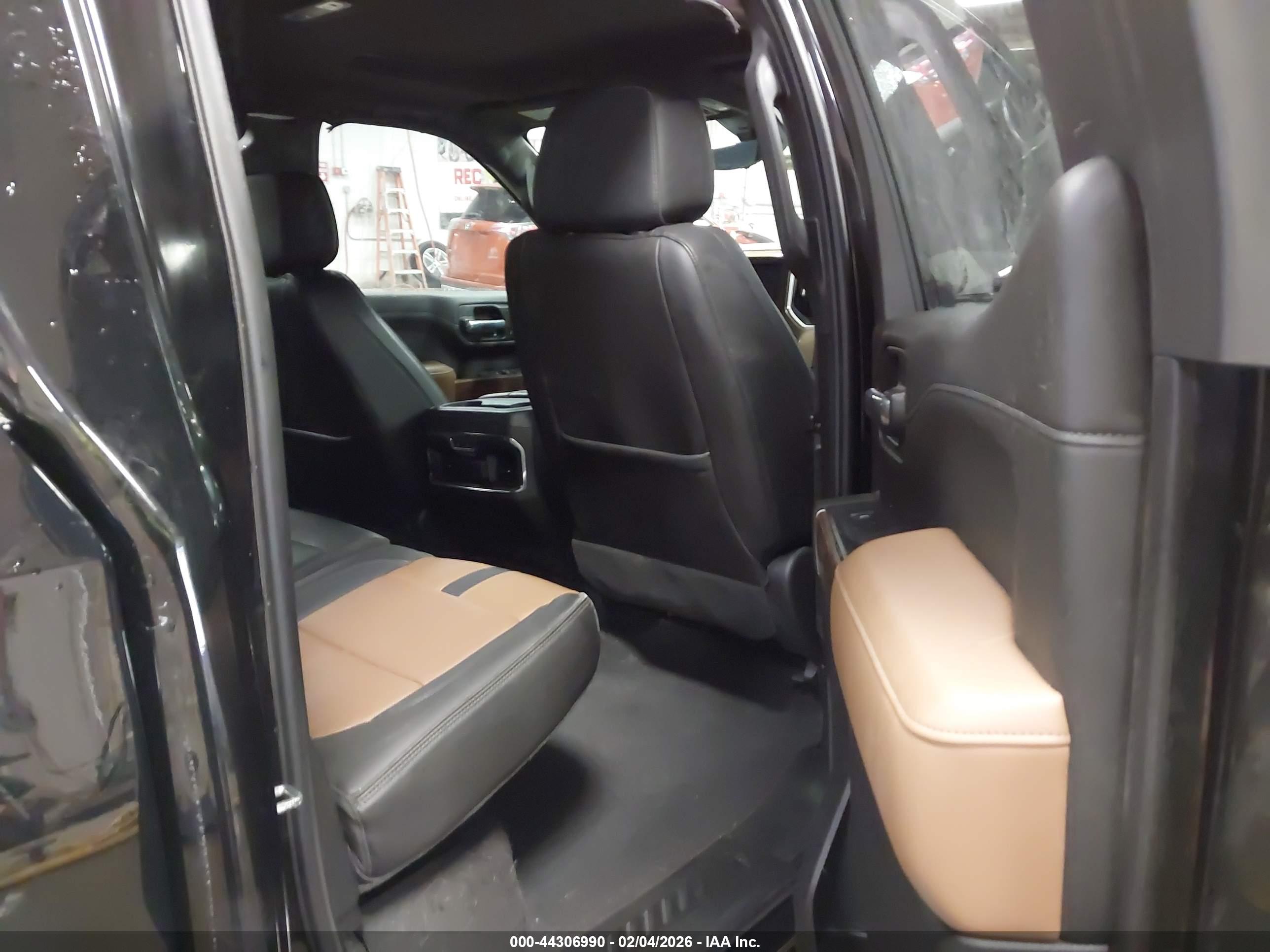 CHEVROLET SILVERADO image 8