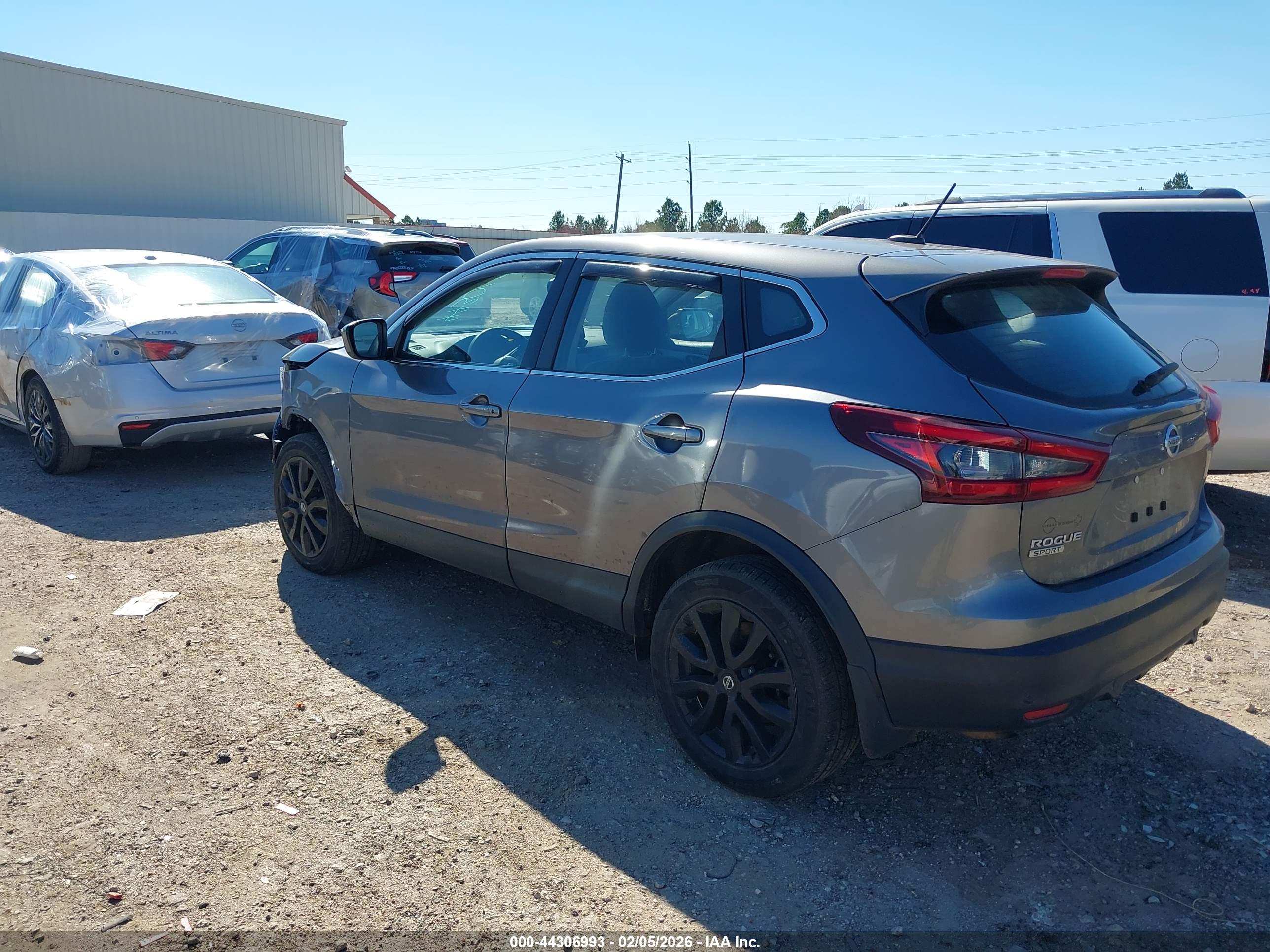 NISSAN ROGUE image 3