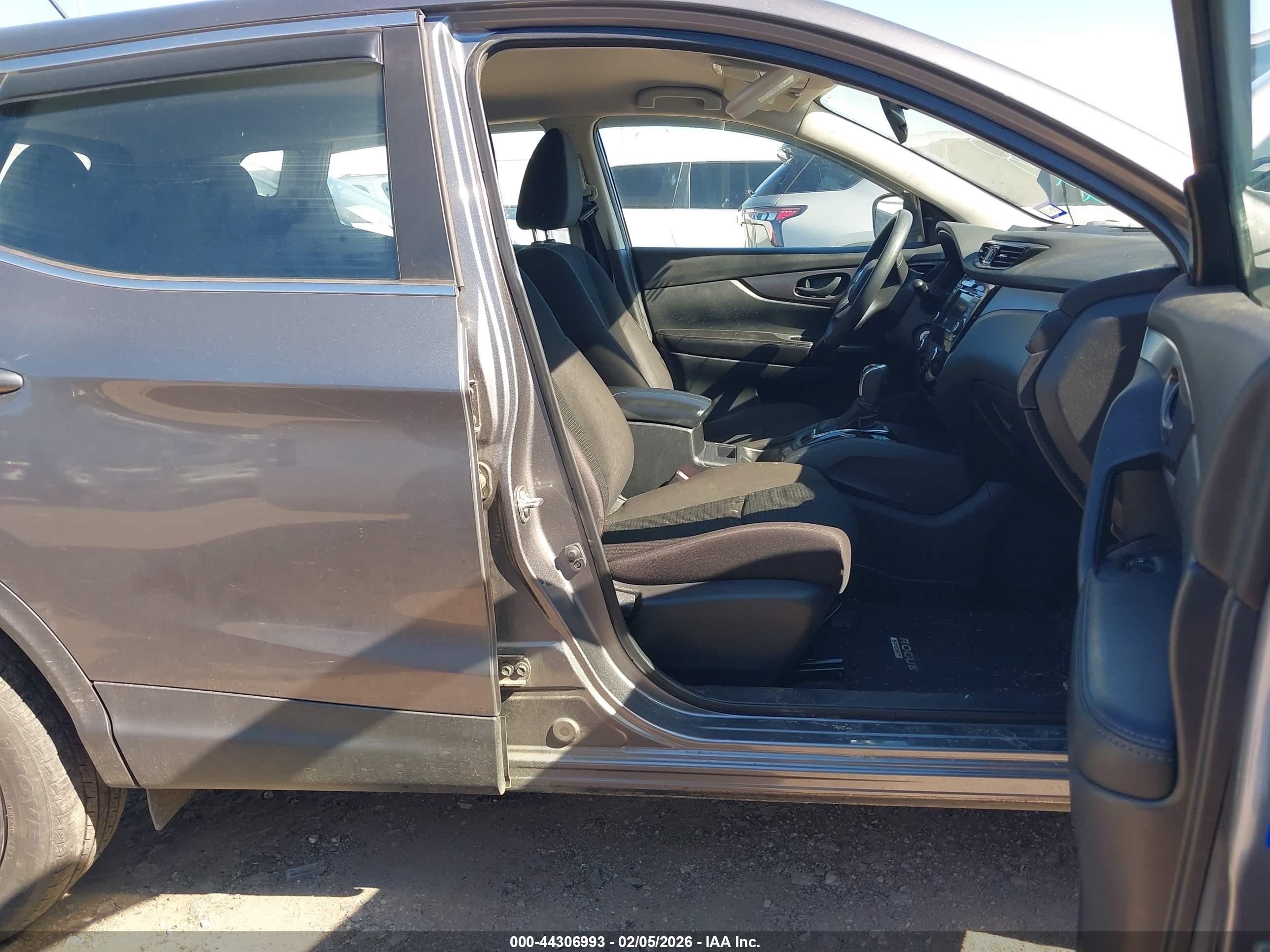 NISSAN ROGUE image 5