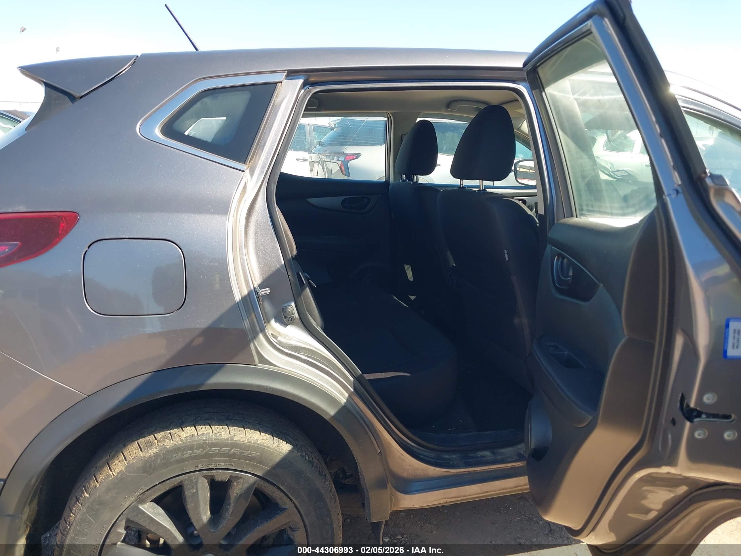 NISSAN ROGUE image 8