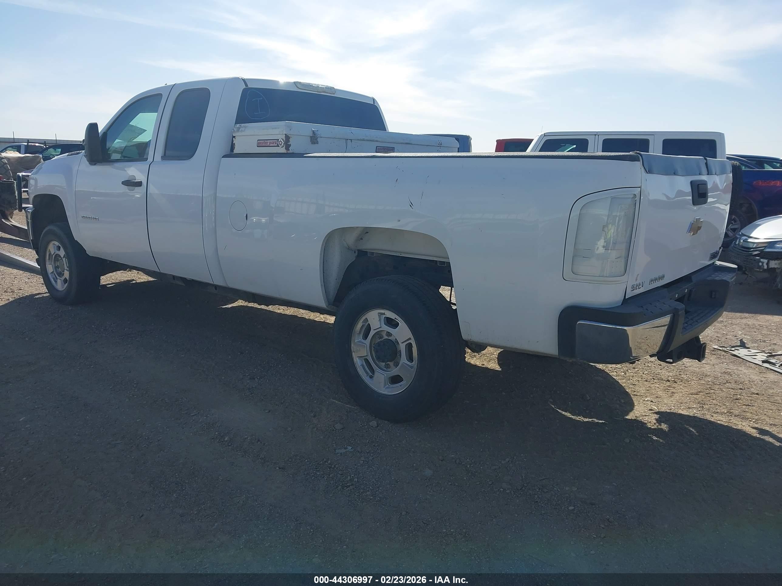 CHEVROLET SILVERADO image 3