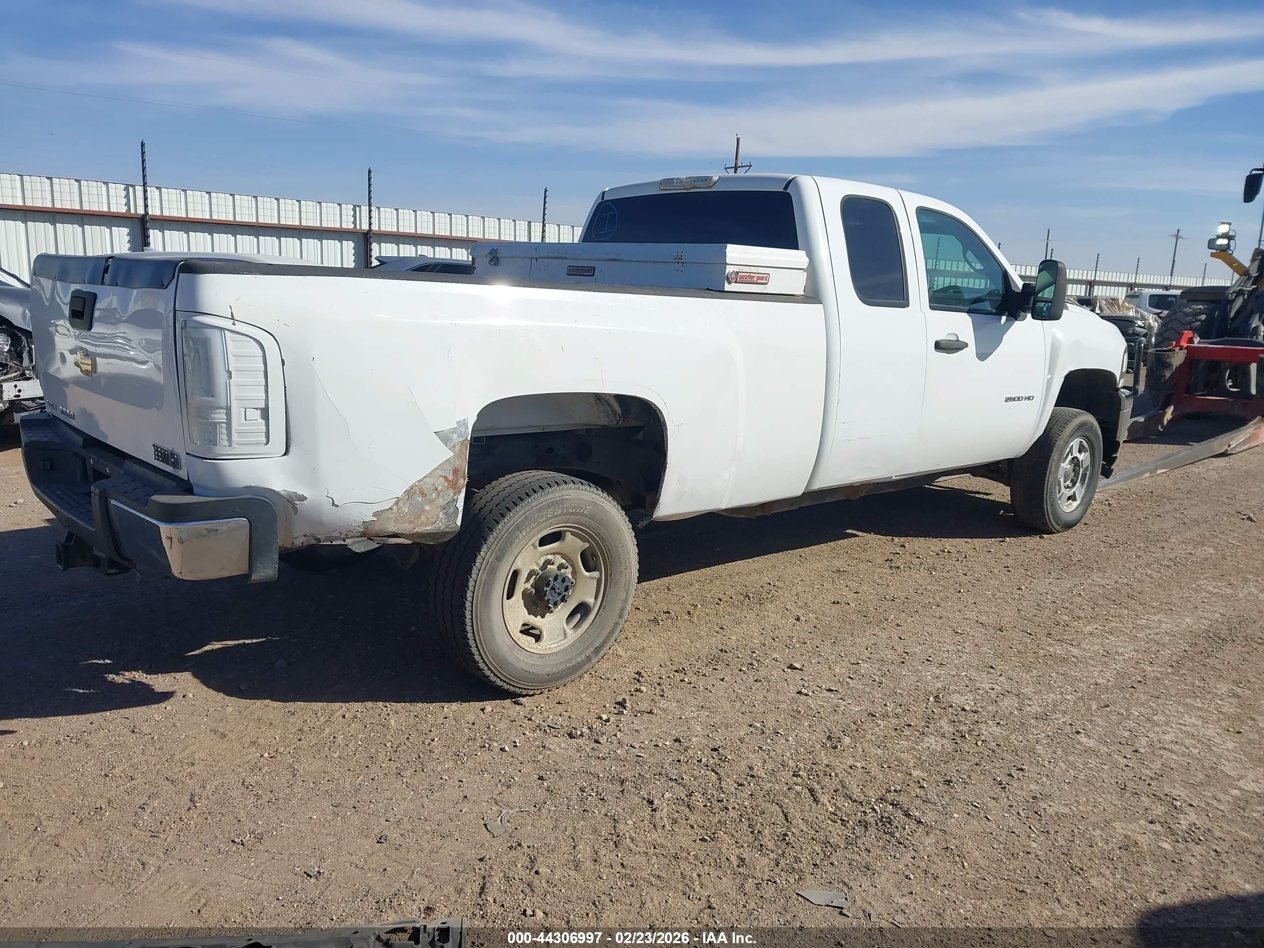 CHEVROLET SILVERADO image 4
