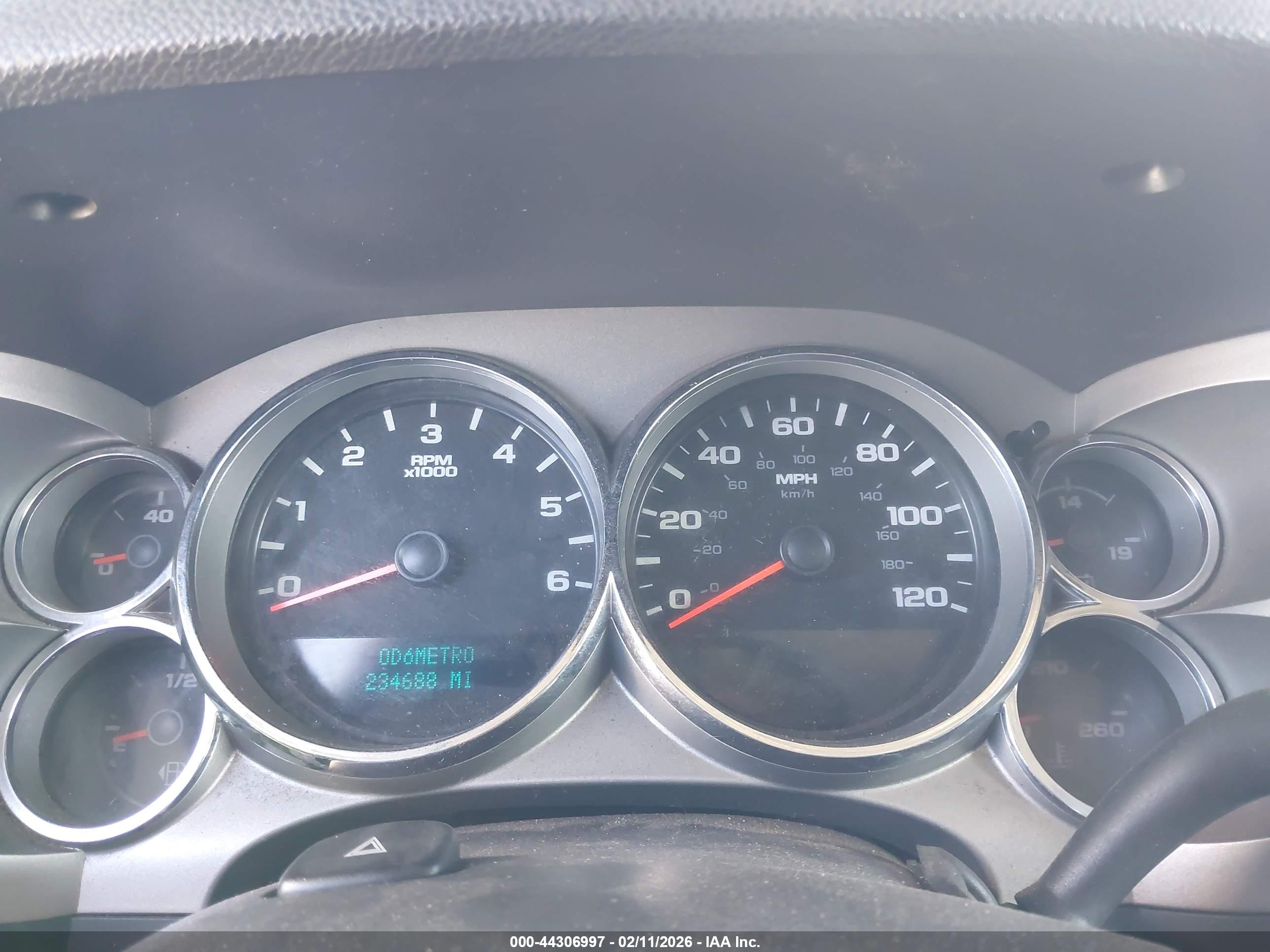 CHEVROLET SILVERADO image 7