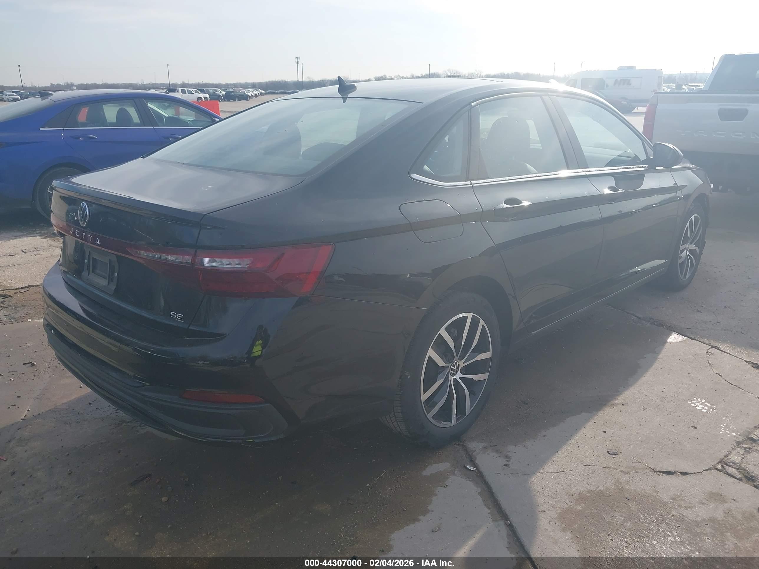 VOLKSWAGEN JETTA image 4