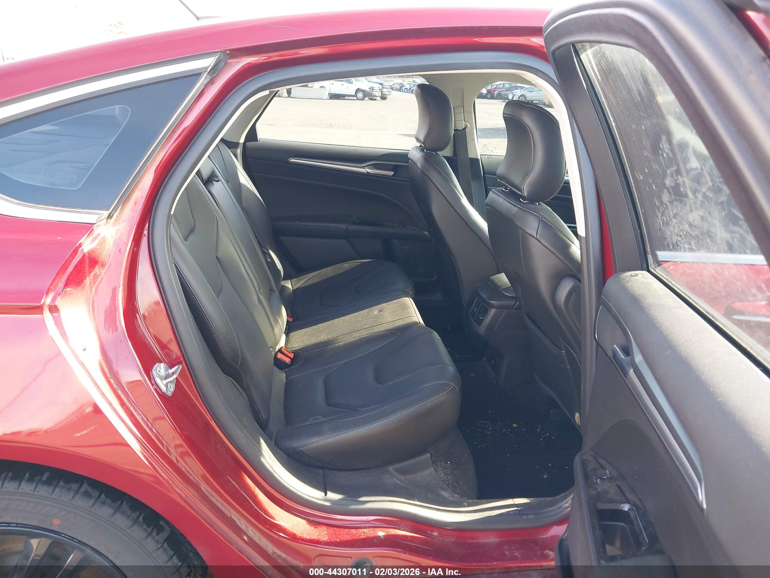 FORD FUSION image 8