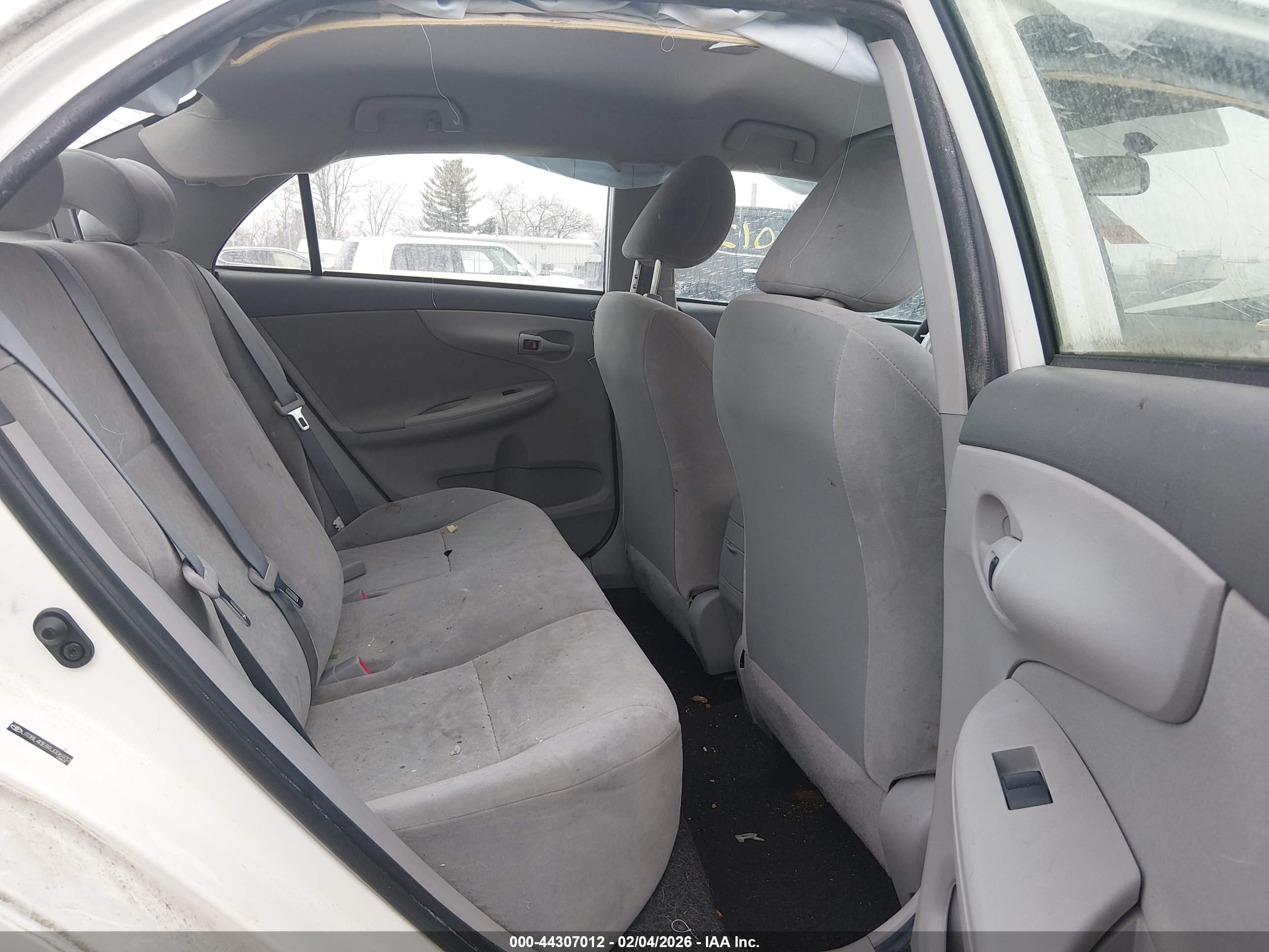 TOYOTA COROLLA image 8