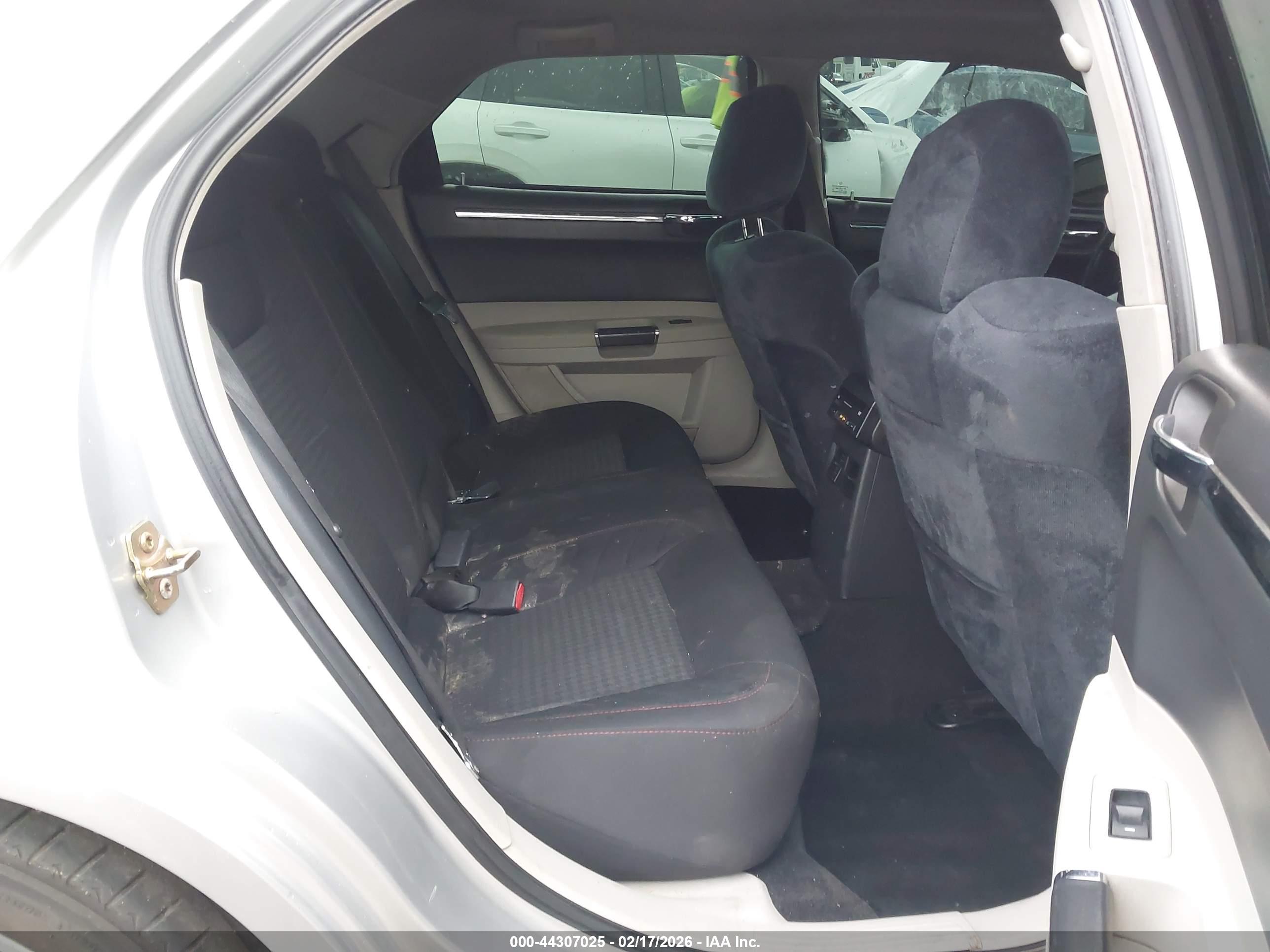 CHRYSLER 300C image 8