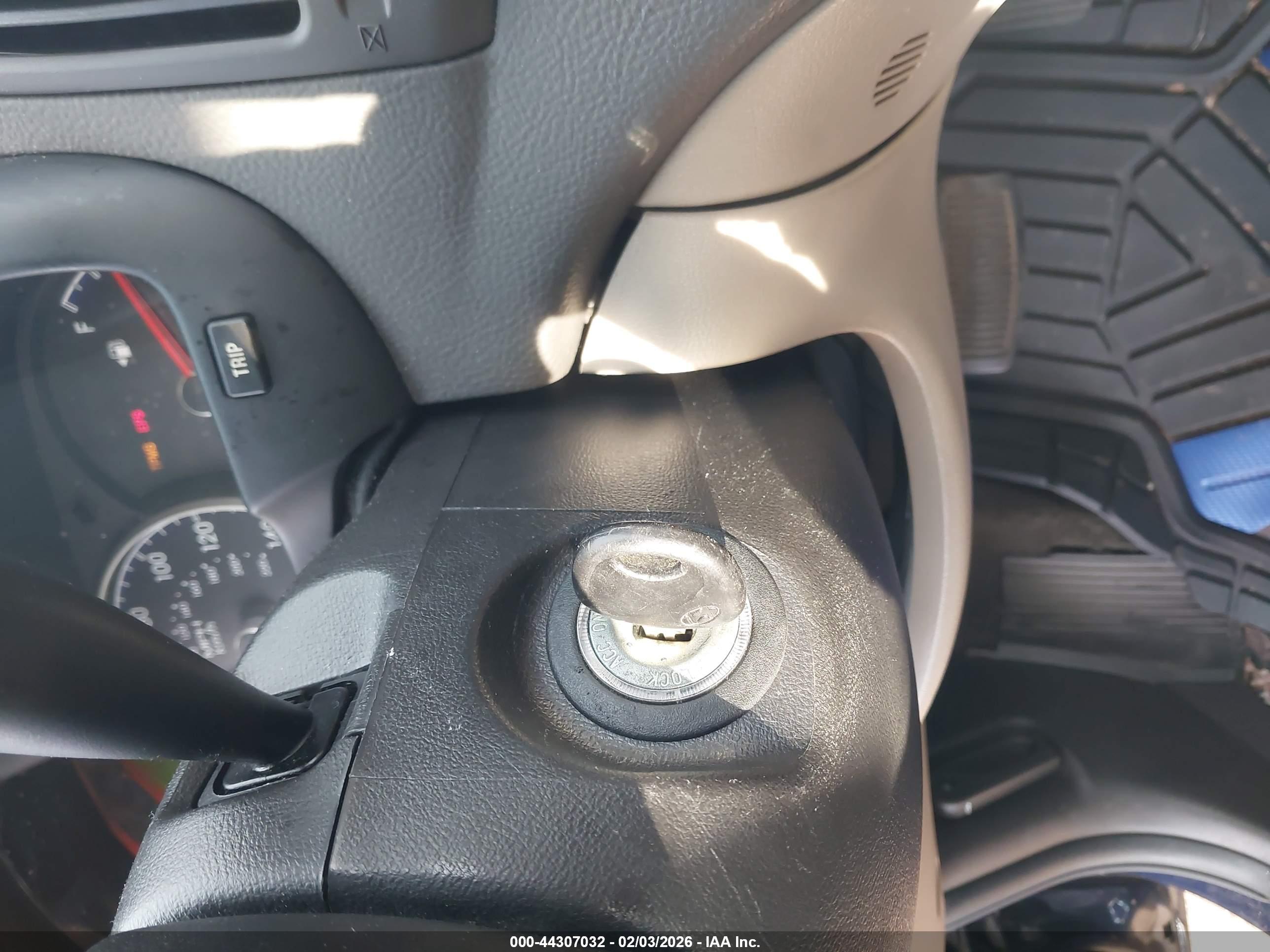 HYUNDAI ELANTRA image 11
