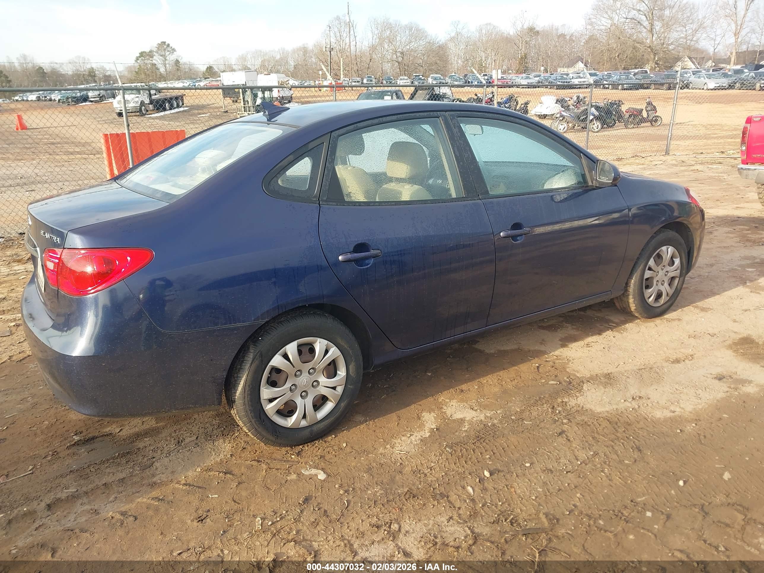HYUNDAI ELANTRA image 4