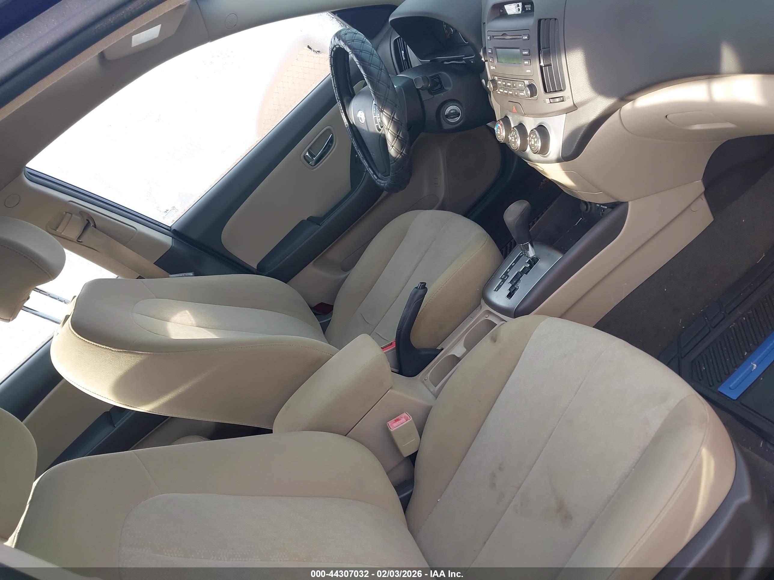 HYUNDAI ELANTRA image 5