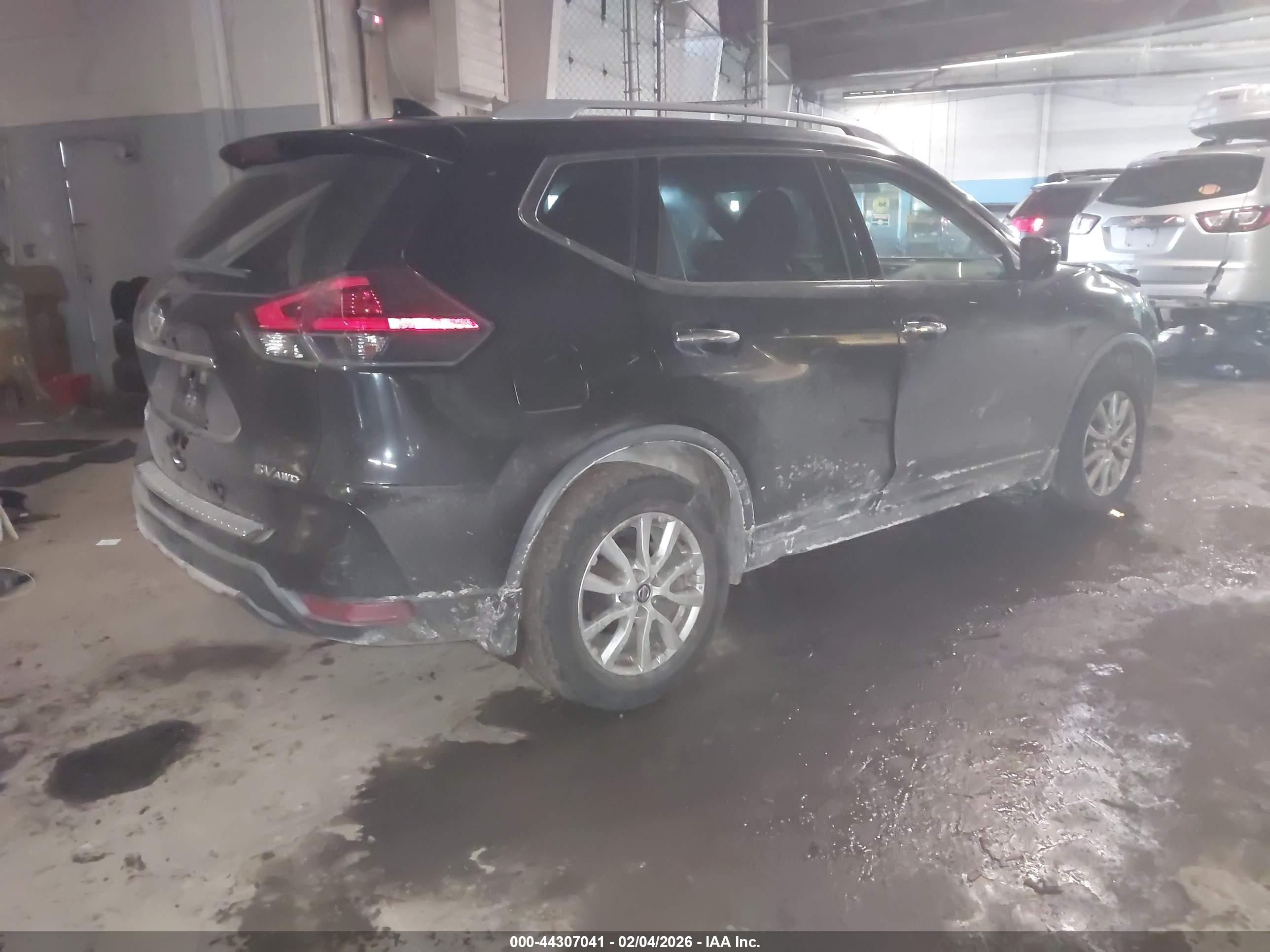 NISSAN ROGUE image 4