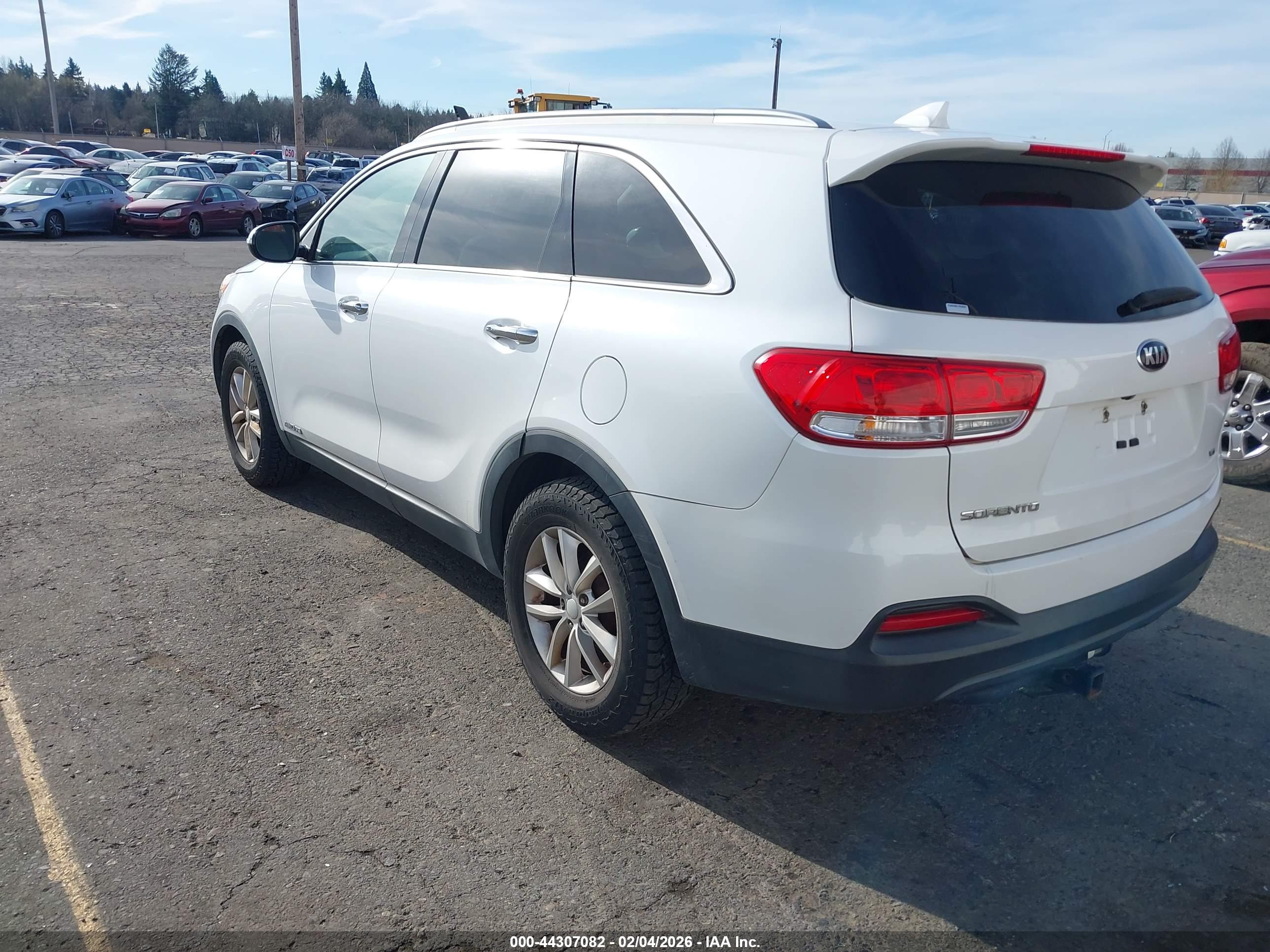 KIA SORENTO image 3