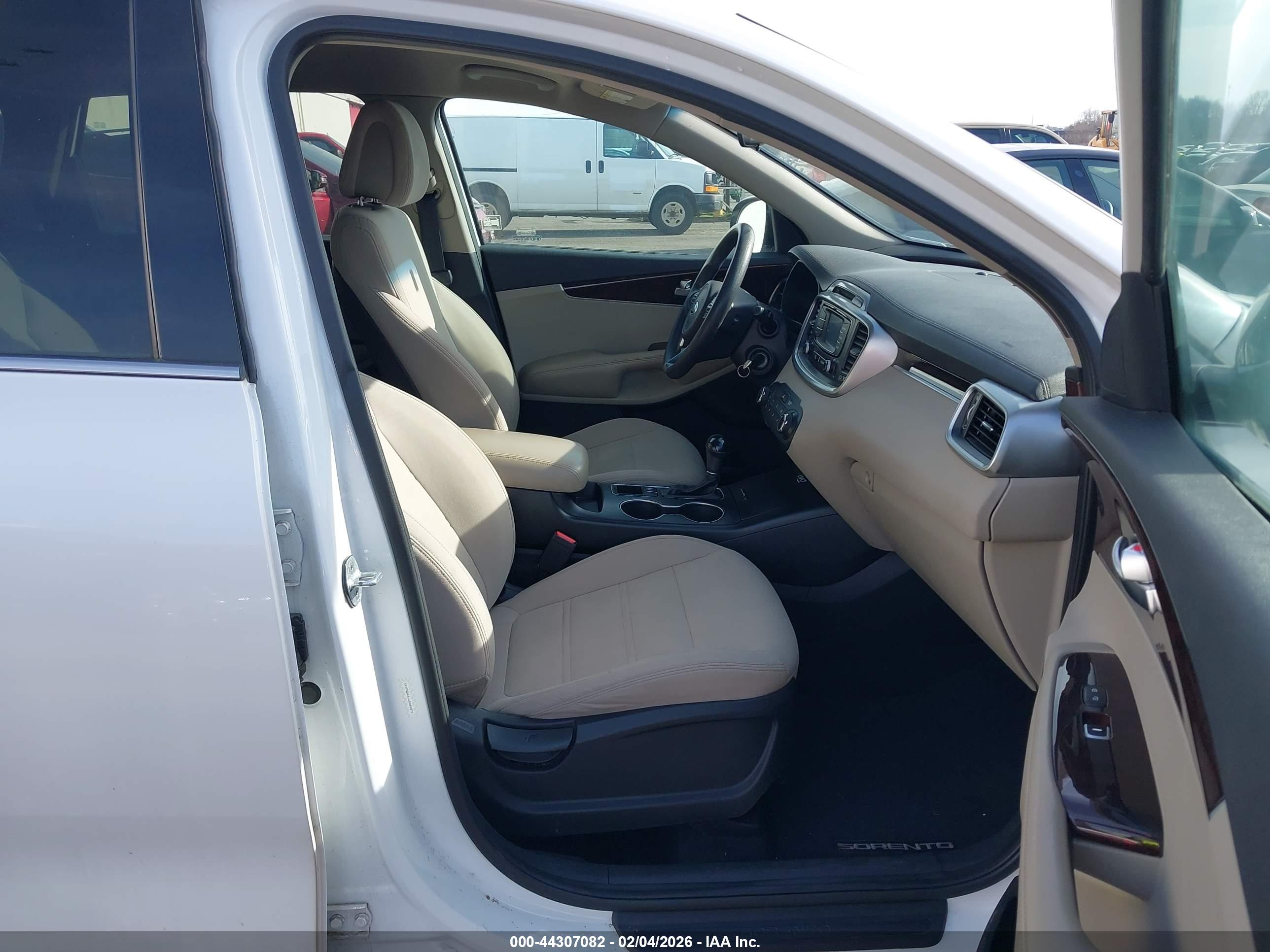 KIA SORENTO image 5