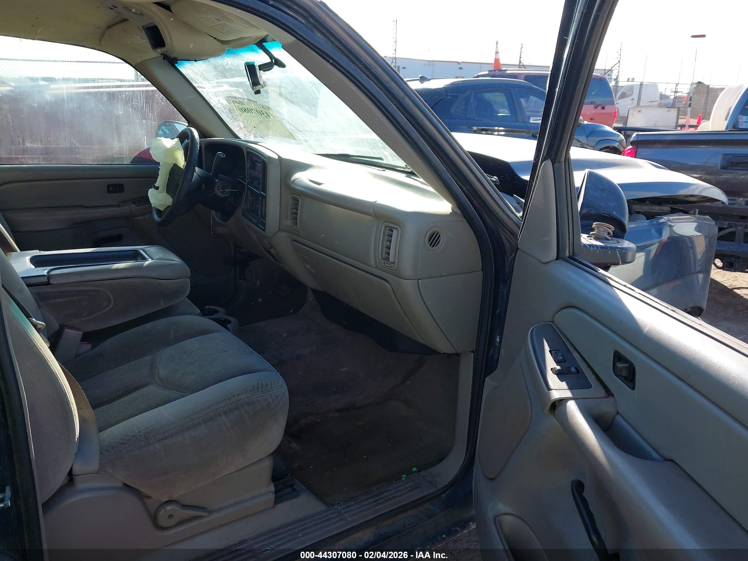 CHEVROLET SILVERADO image 5
