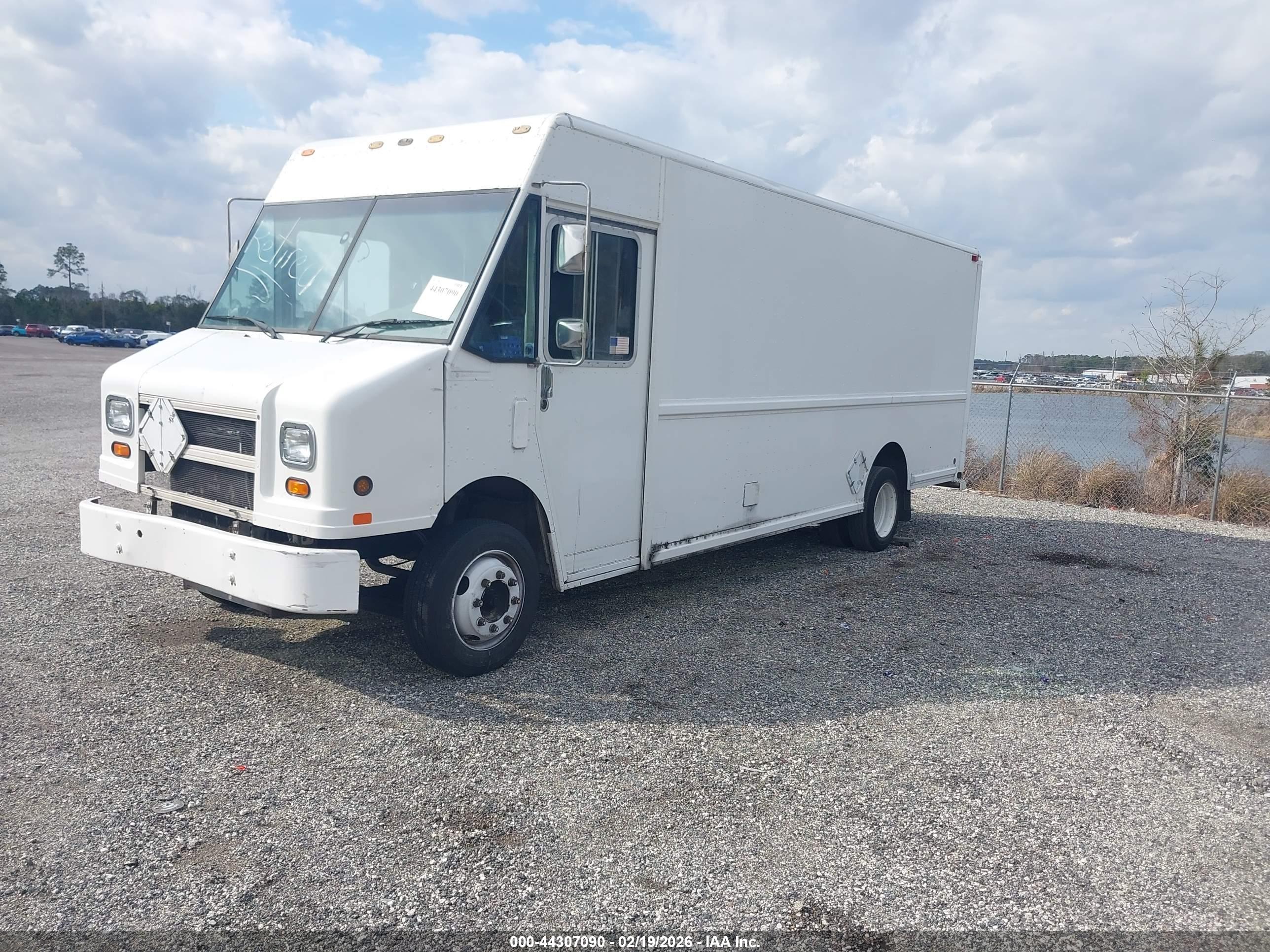 FREIGHTLINER CHASSIS image 2