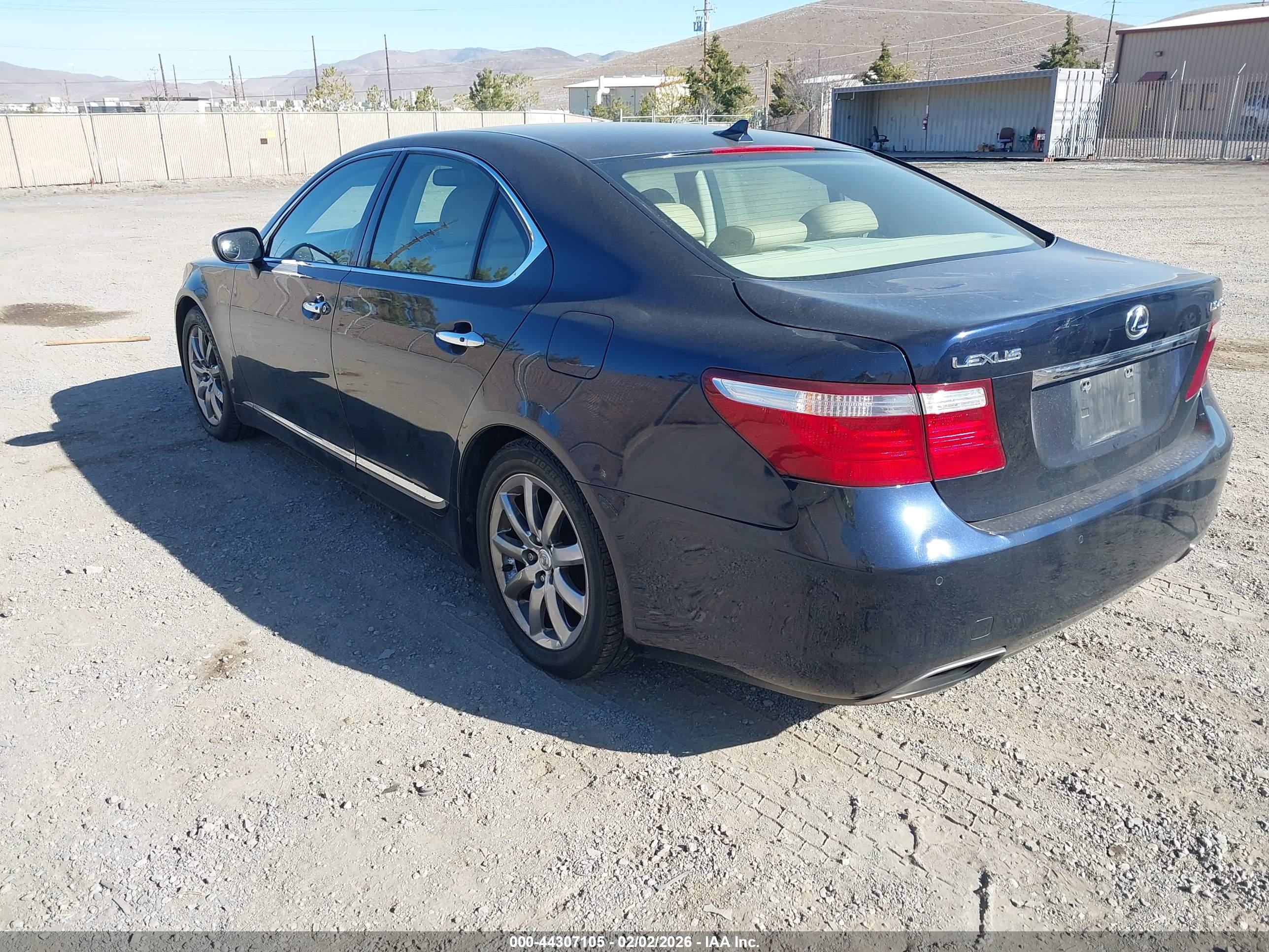 LEXUS LS image 3