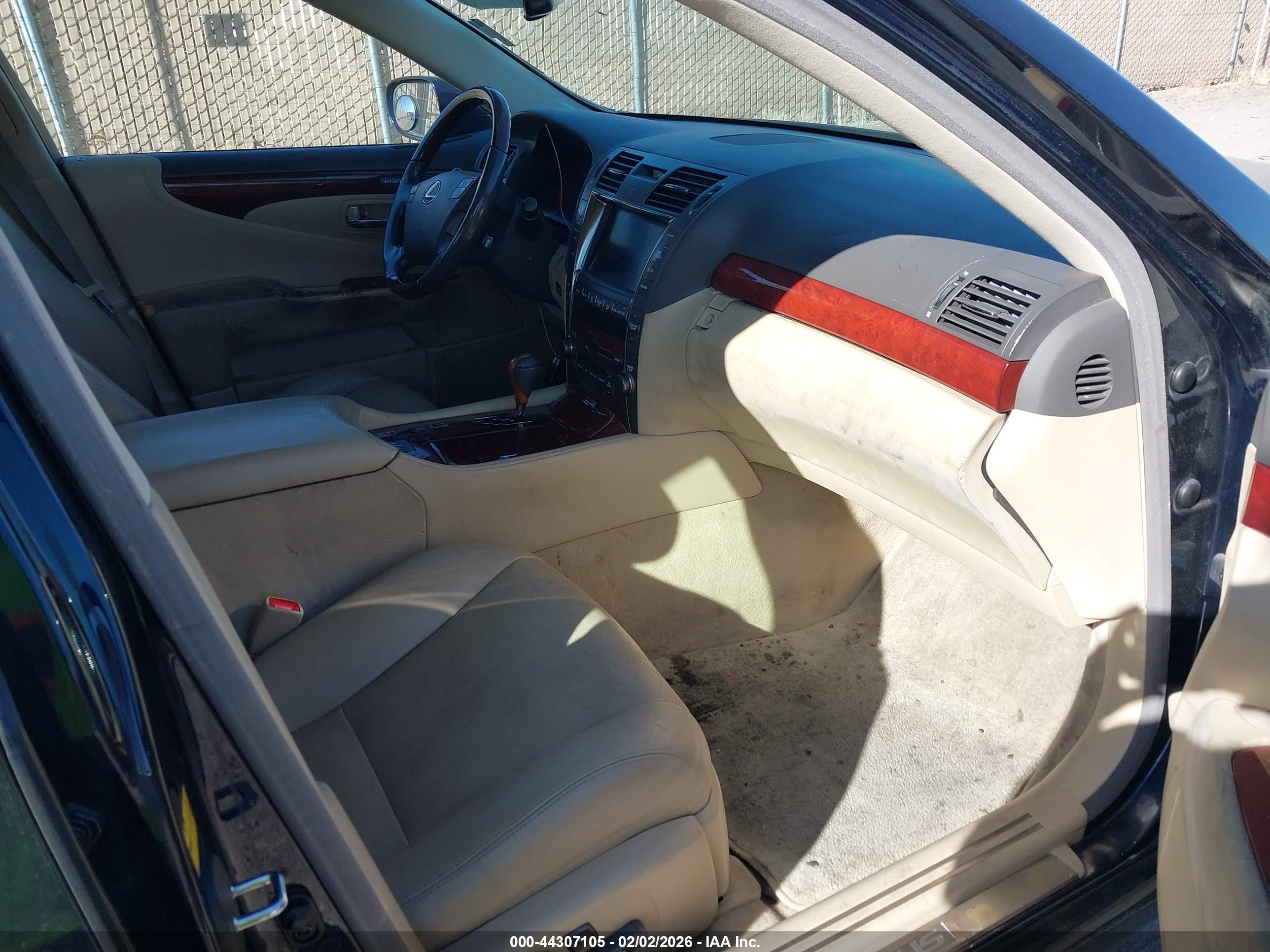 LEXUS LS image 5
