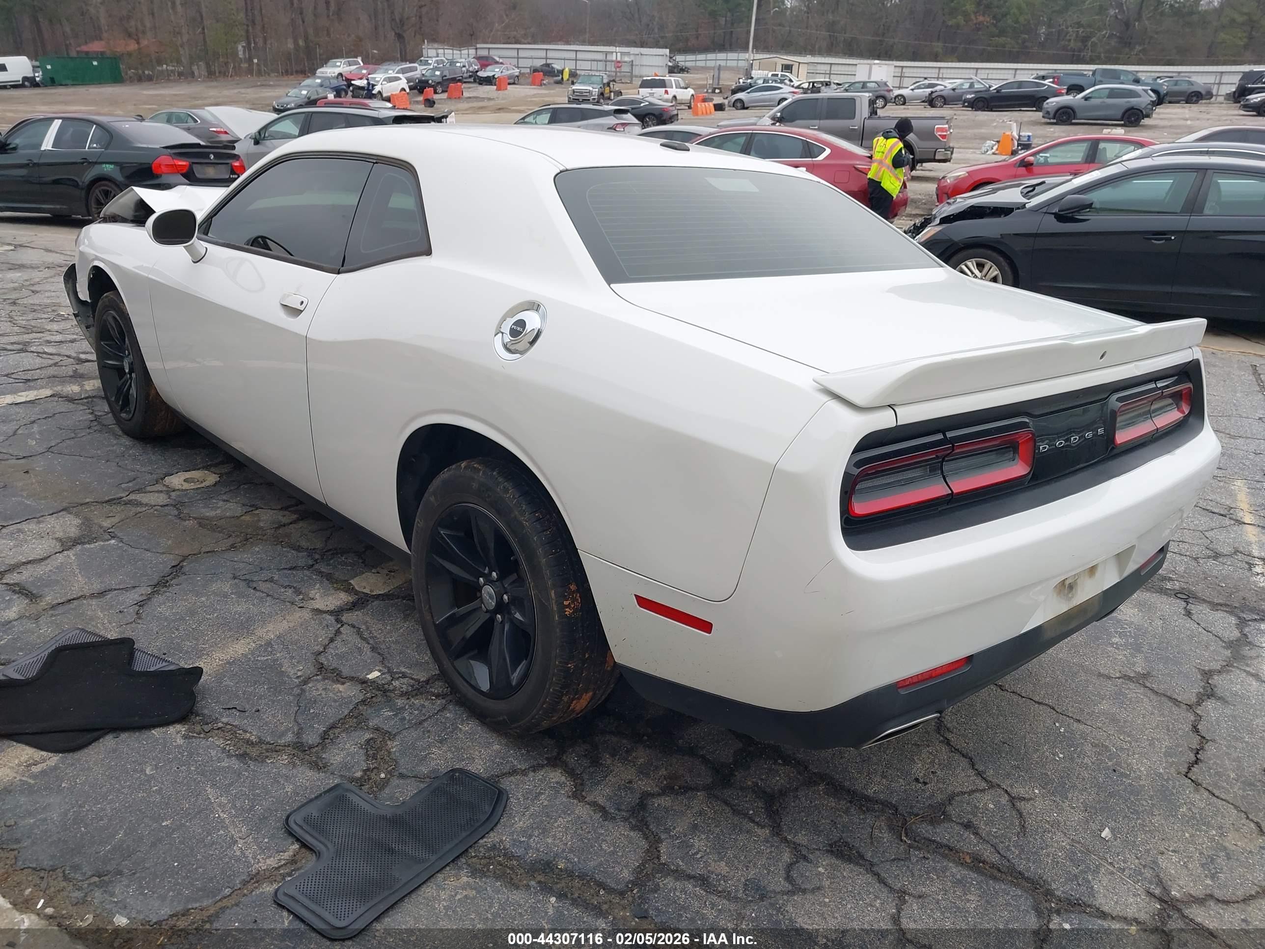 DODGE CHALLENGER image 3