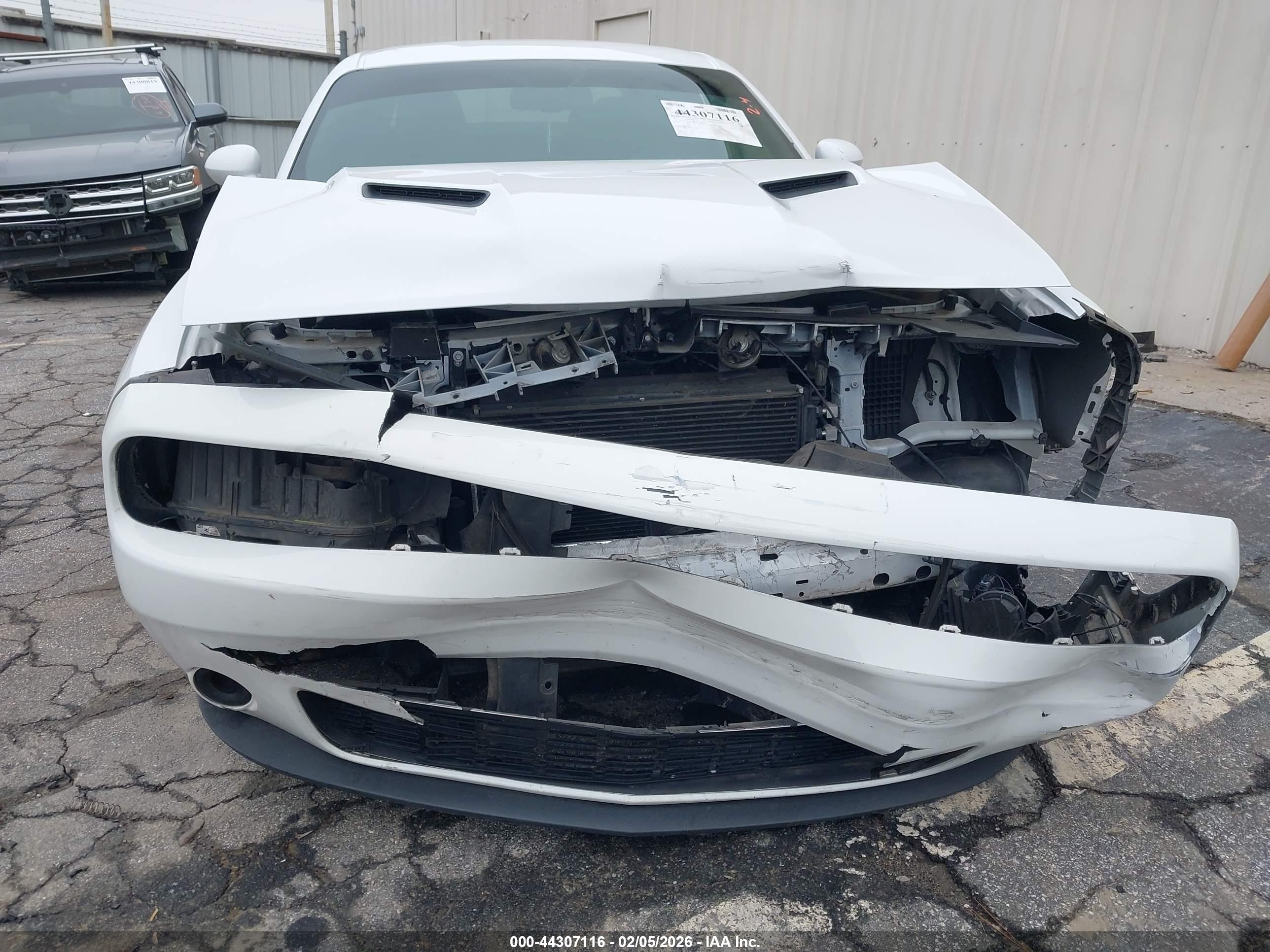 DODGE CHALLENGER image 6