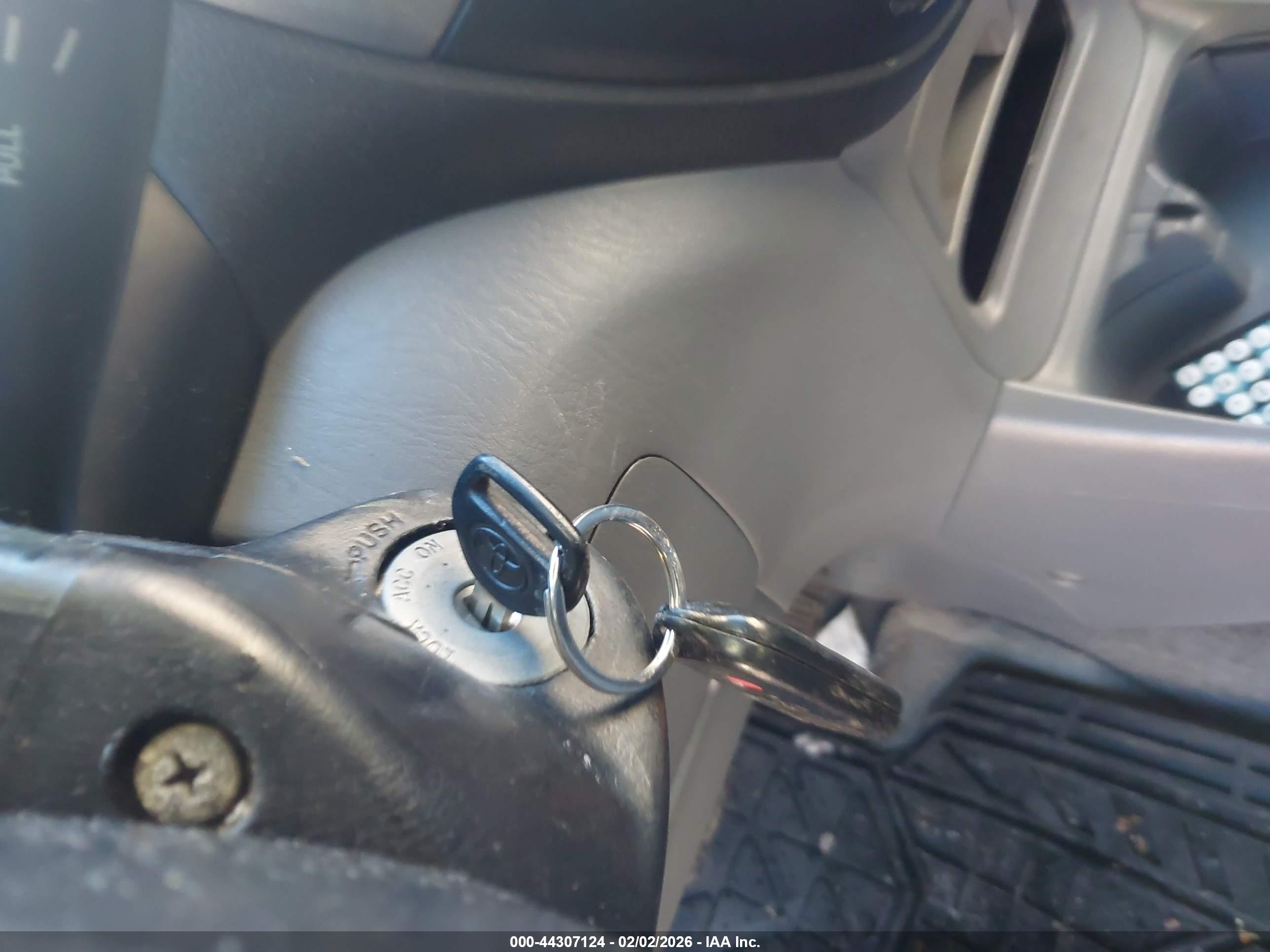 TOYOTA RAV4 image 11