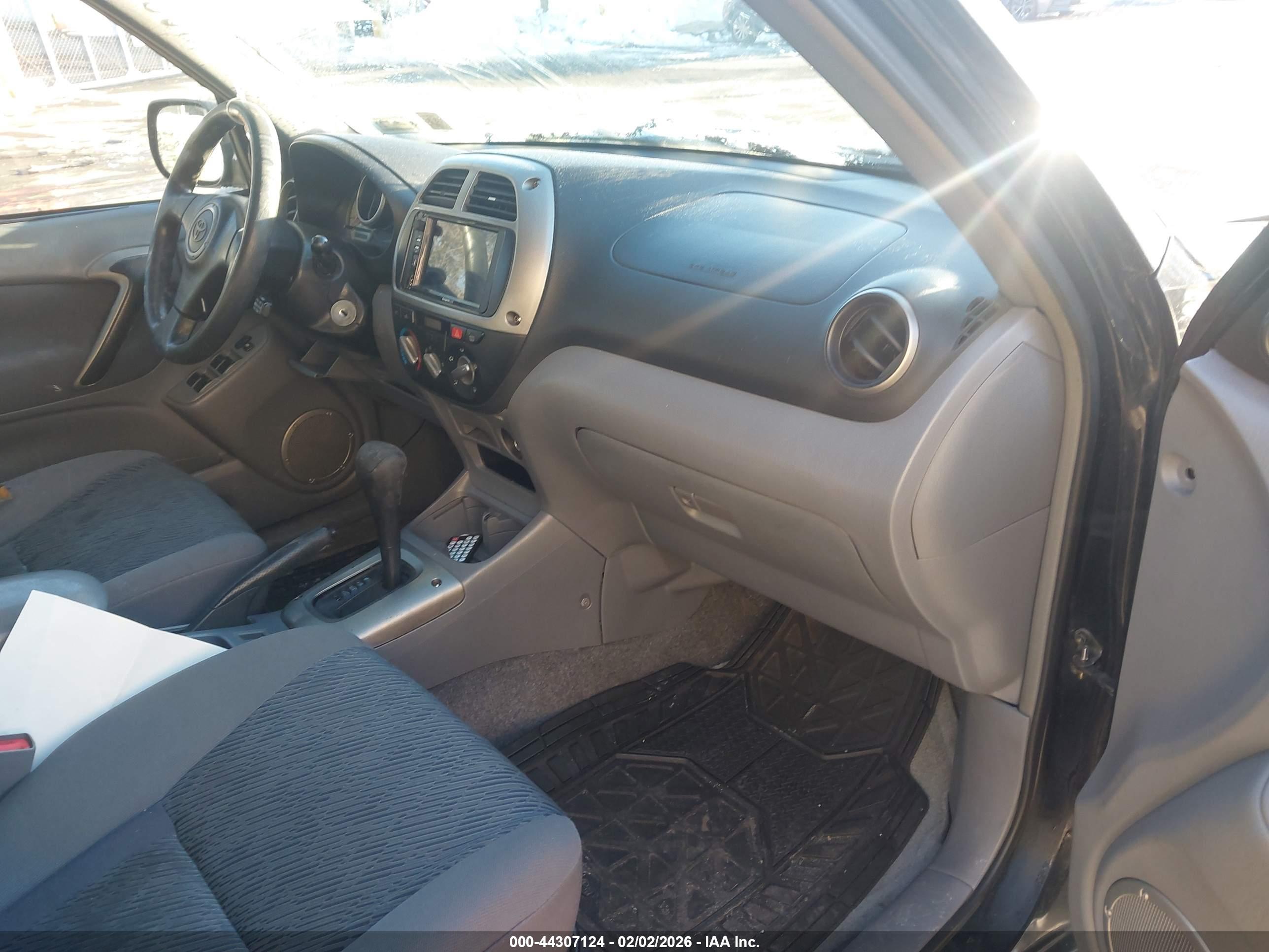 TOYOTA RAV4 image 5