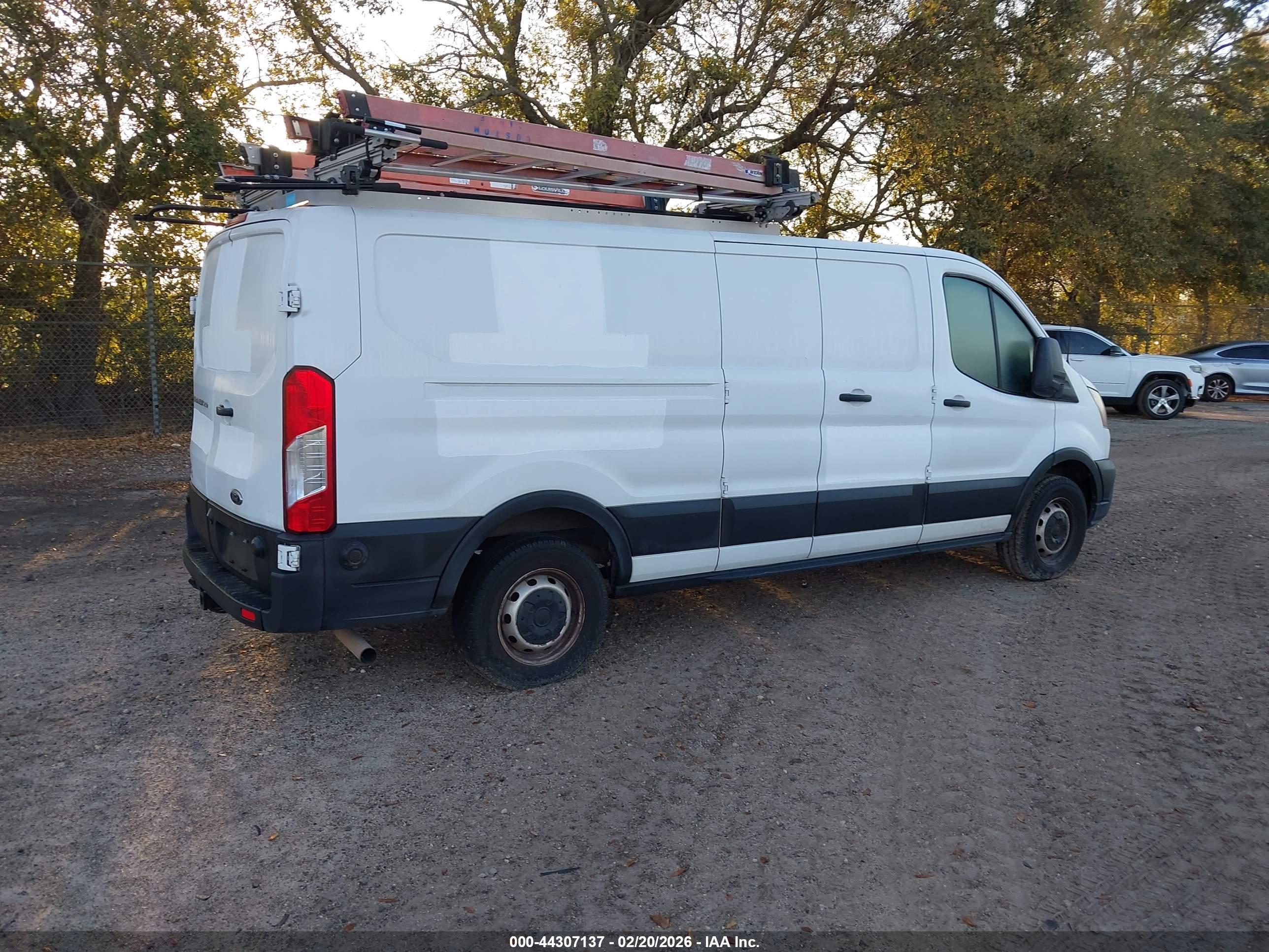 FORD TRANSIT-250 image 4