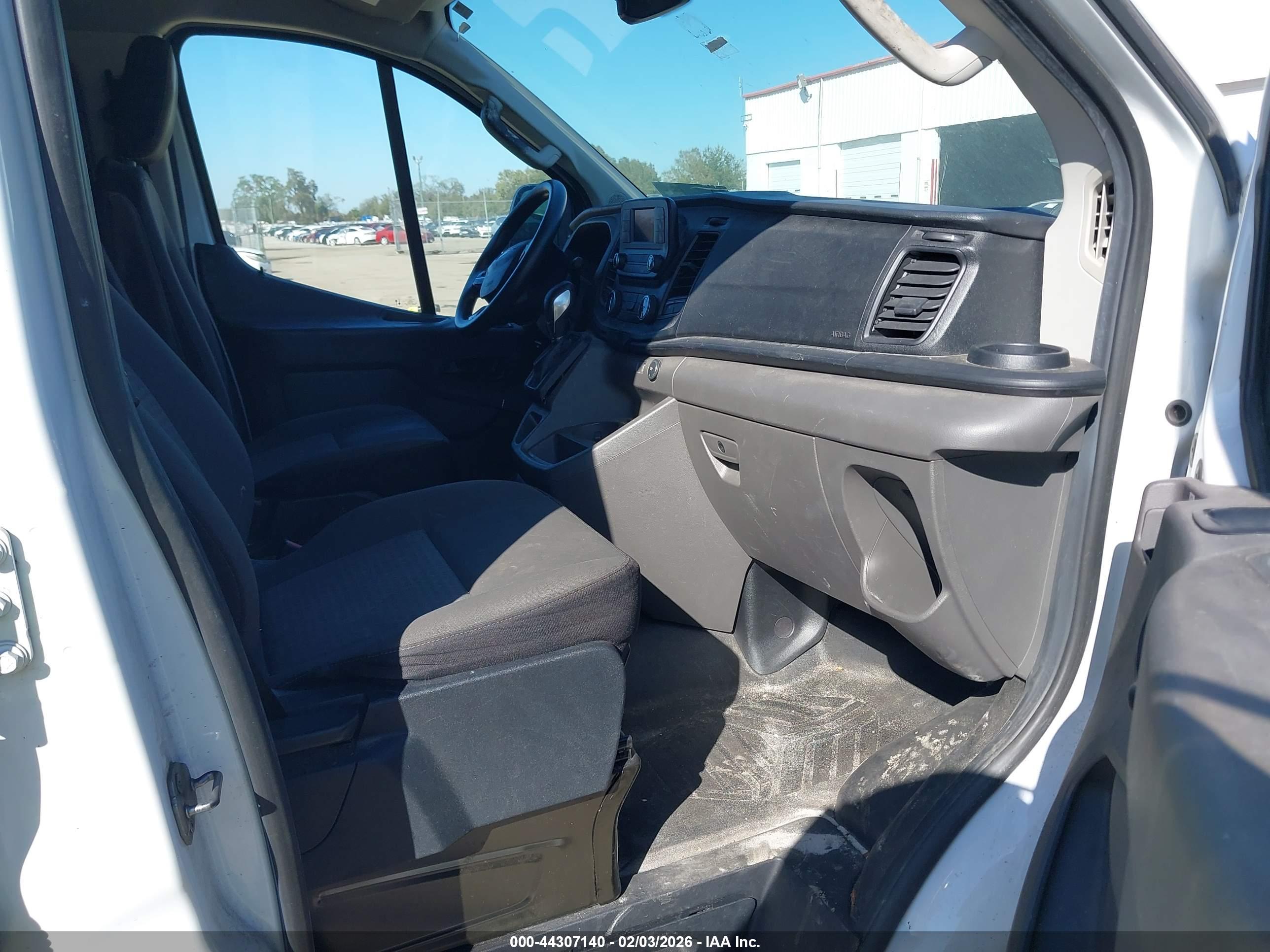 FORD TRANSIT-250 image 5