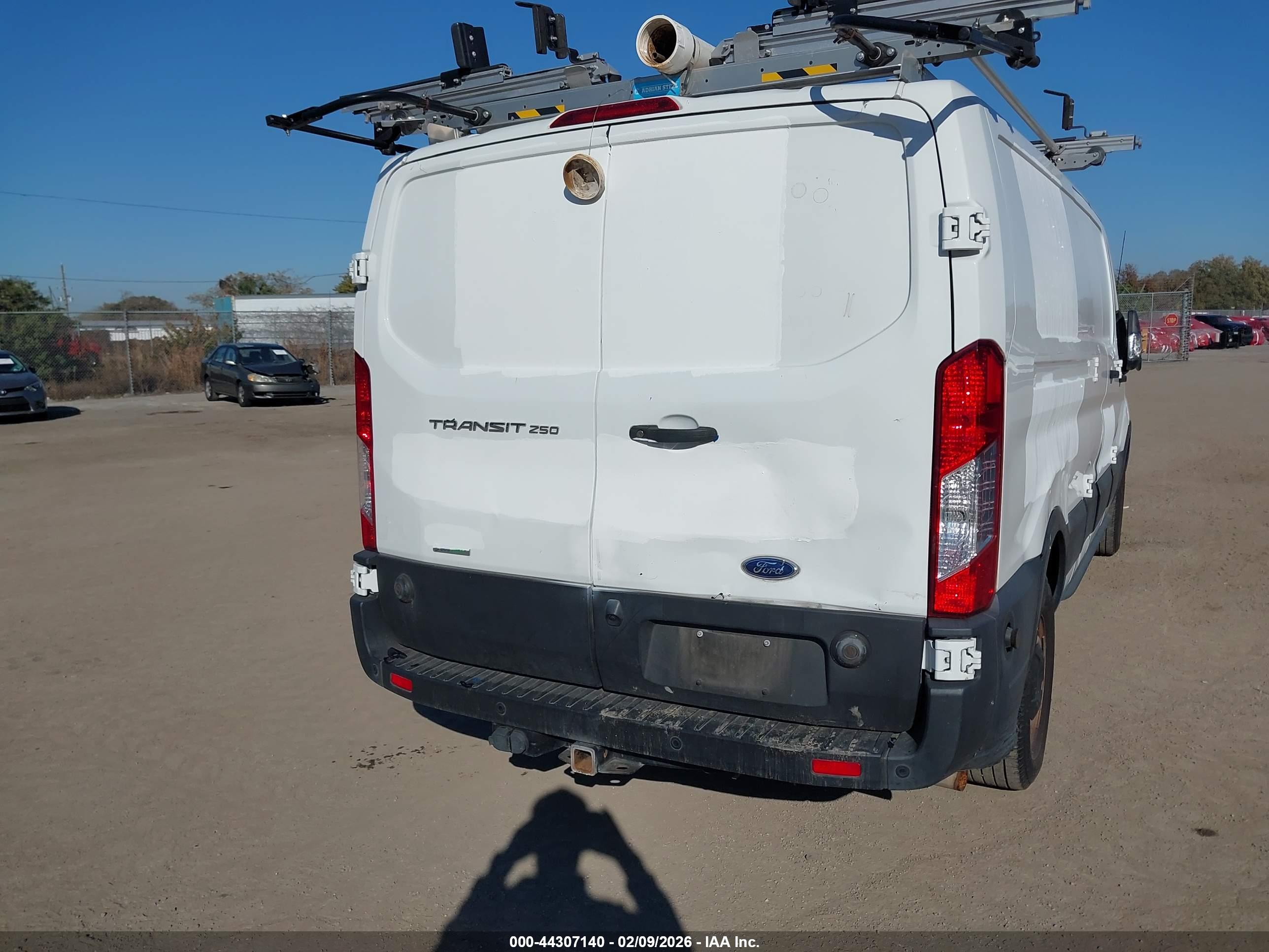 FORD TRANSIT-250 image 6