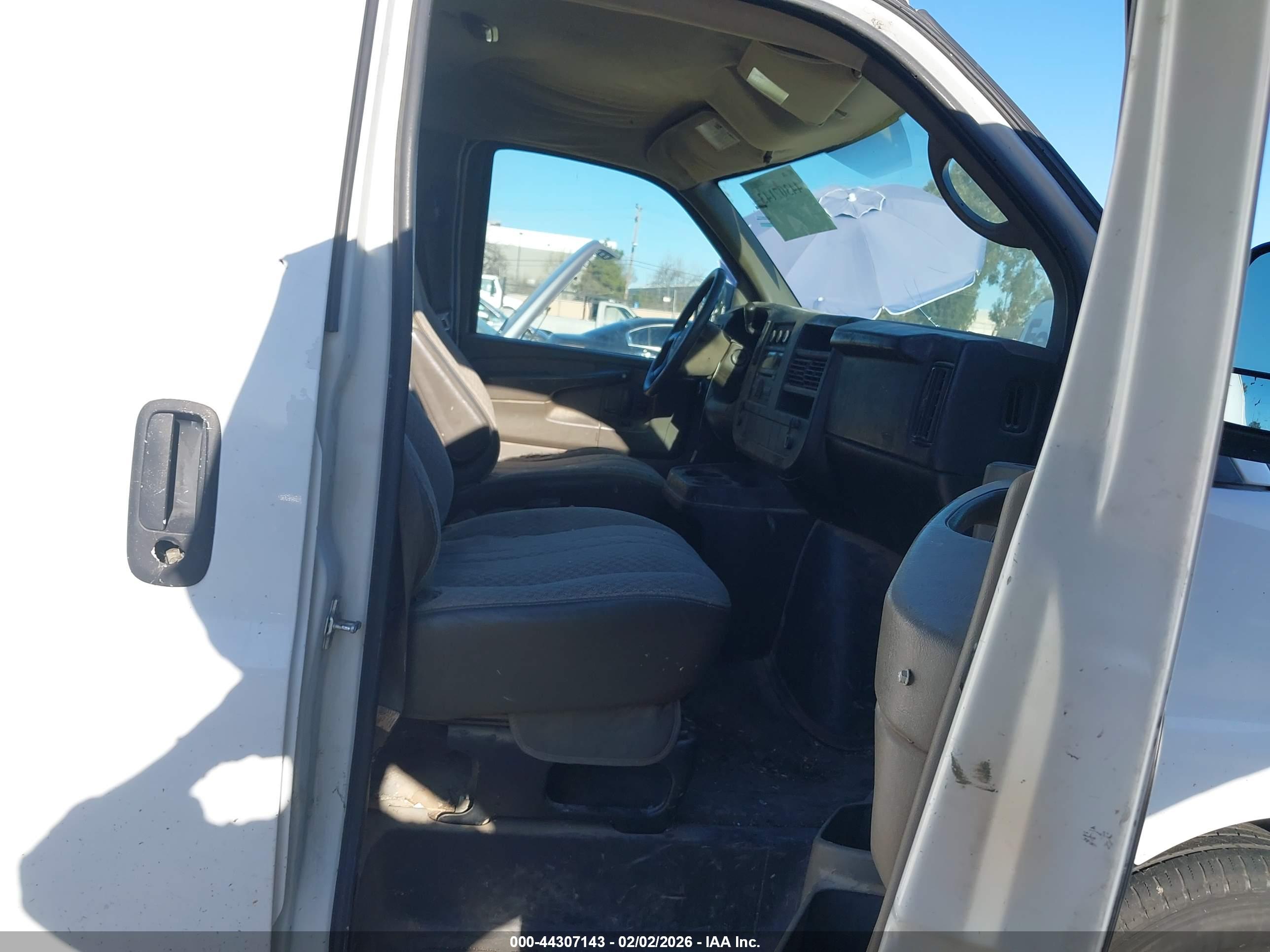 CHEVROLET EXPRESS image 5