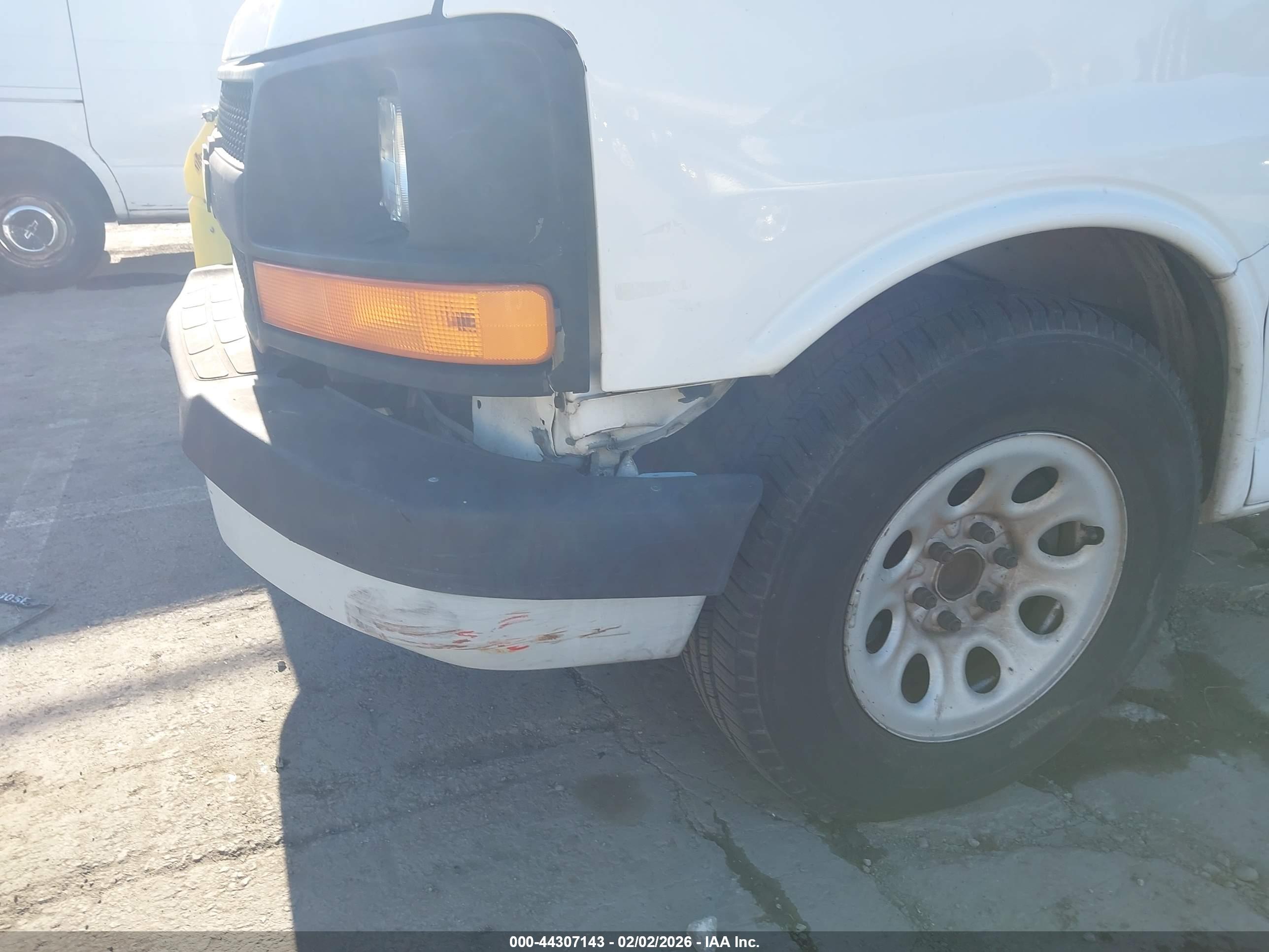 CHEVROLET EXPRESS image 6