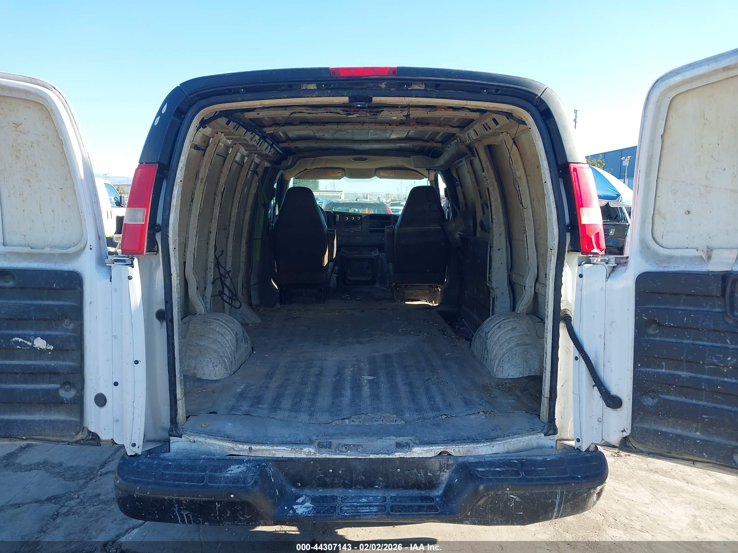 CHEVROLET EXPRESS image 8