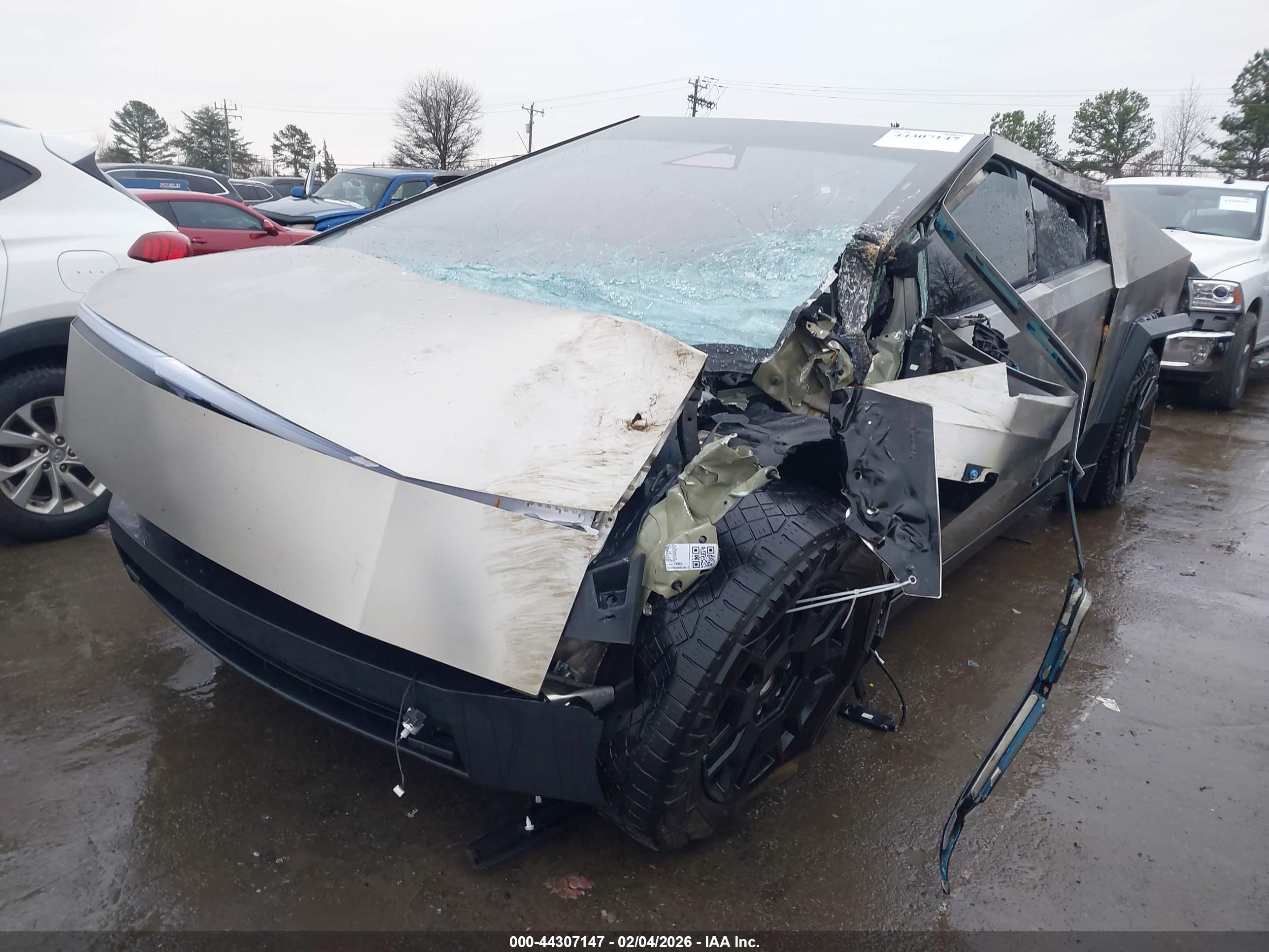 TESLA CYBERTRUCK image 2