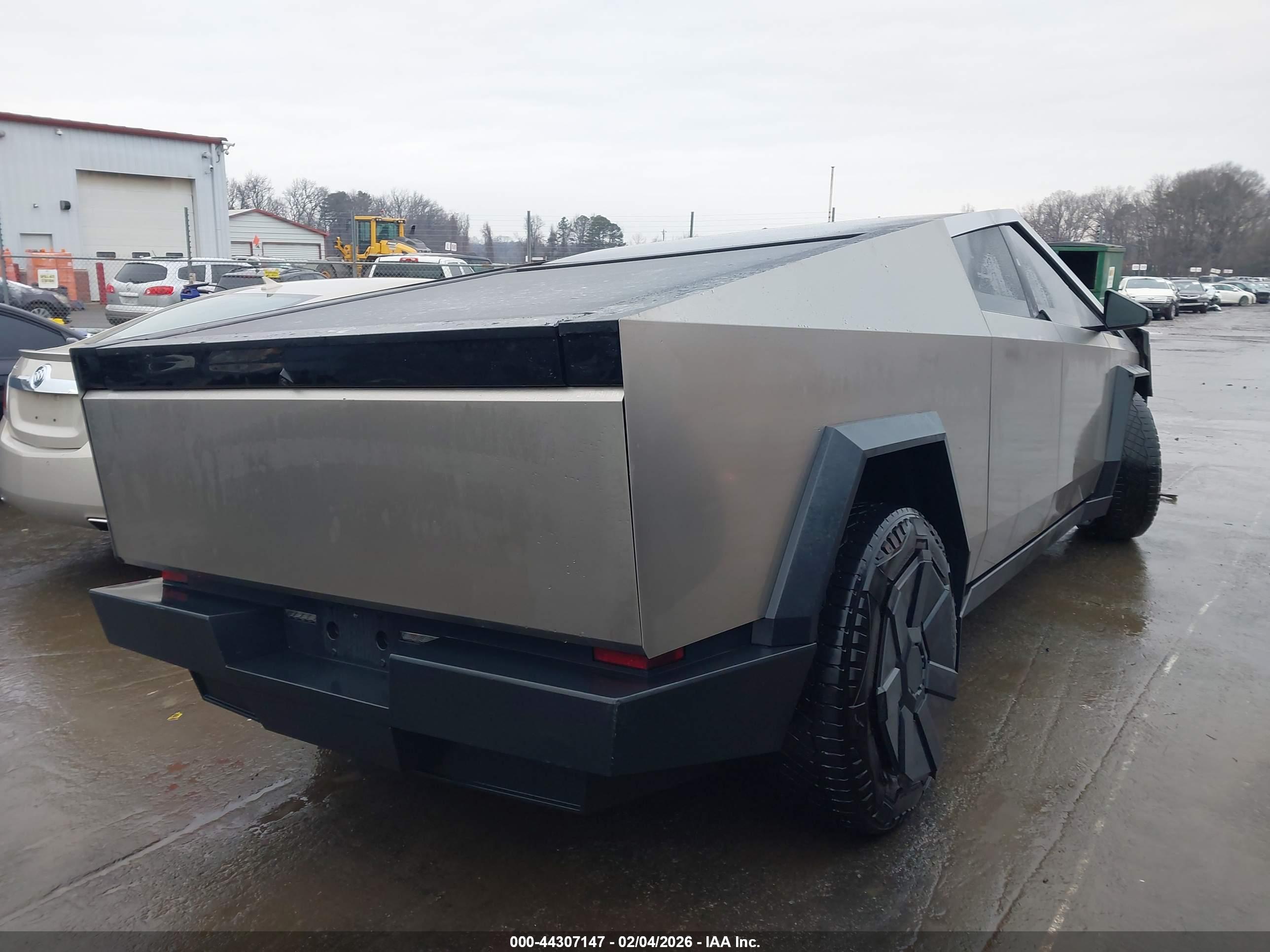 TESLA CYBERTRUCK image 4