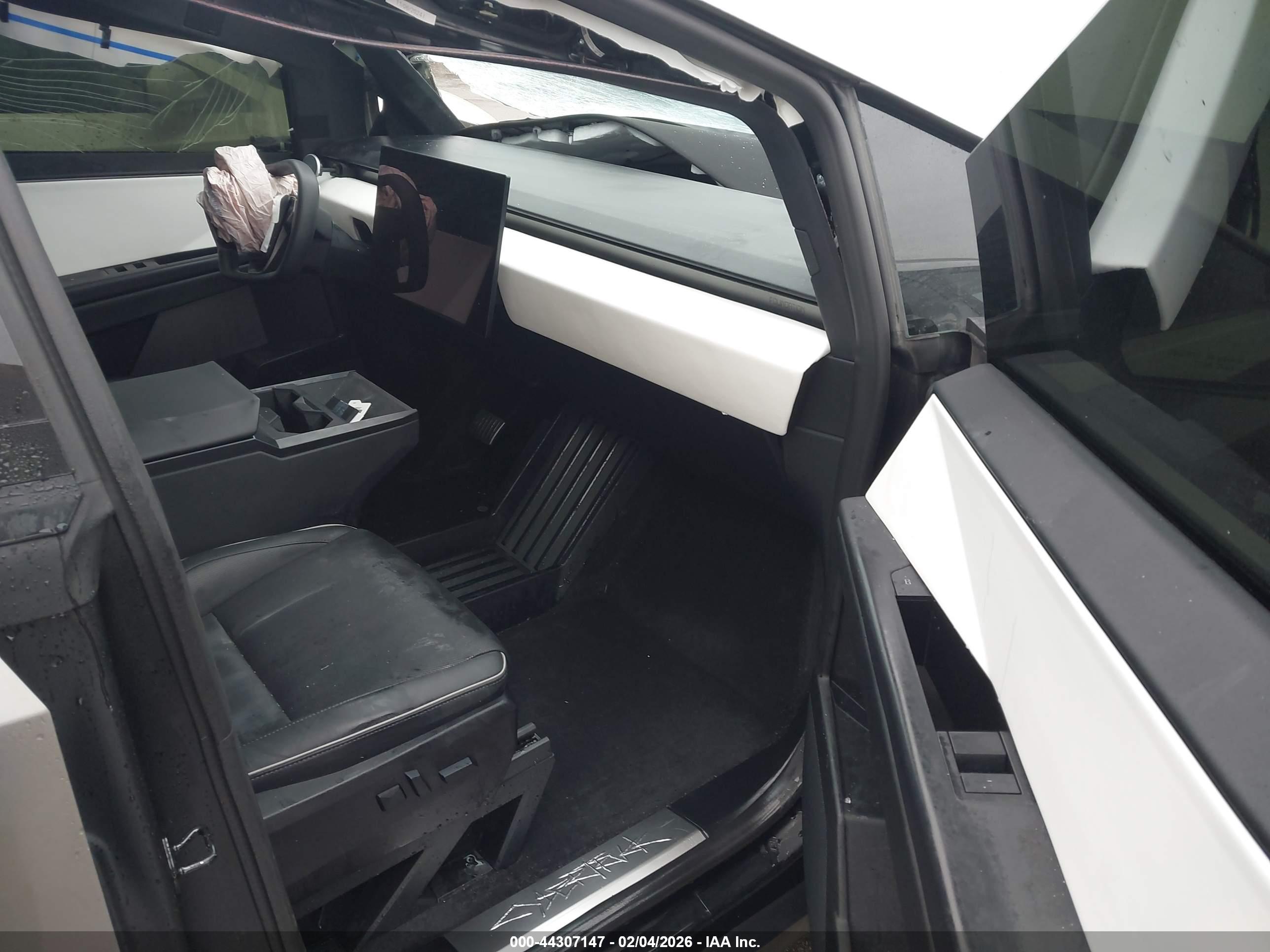 TESLA CYBERTRUCK image 5