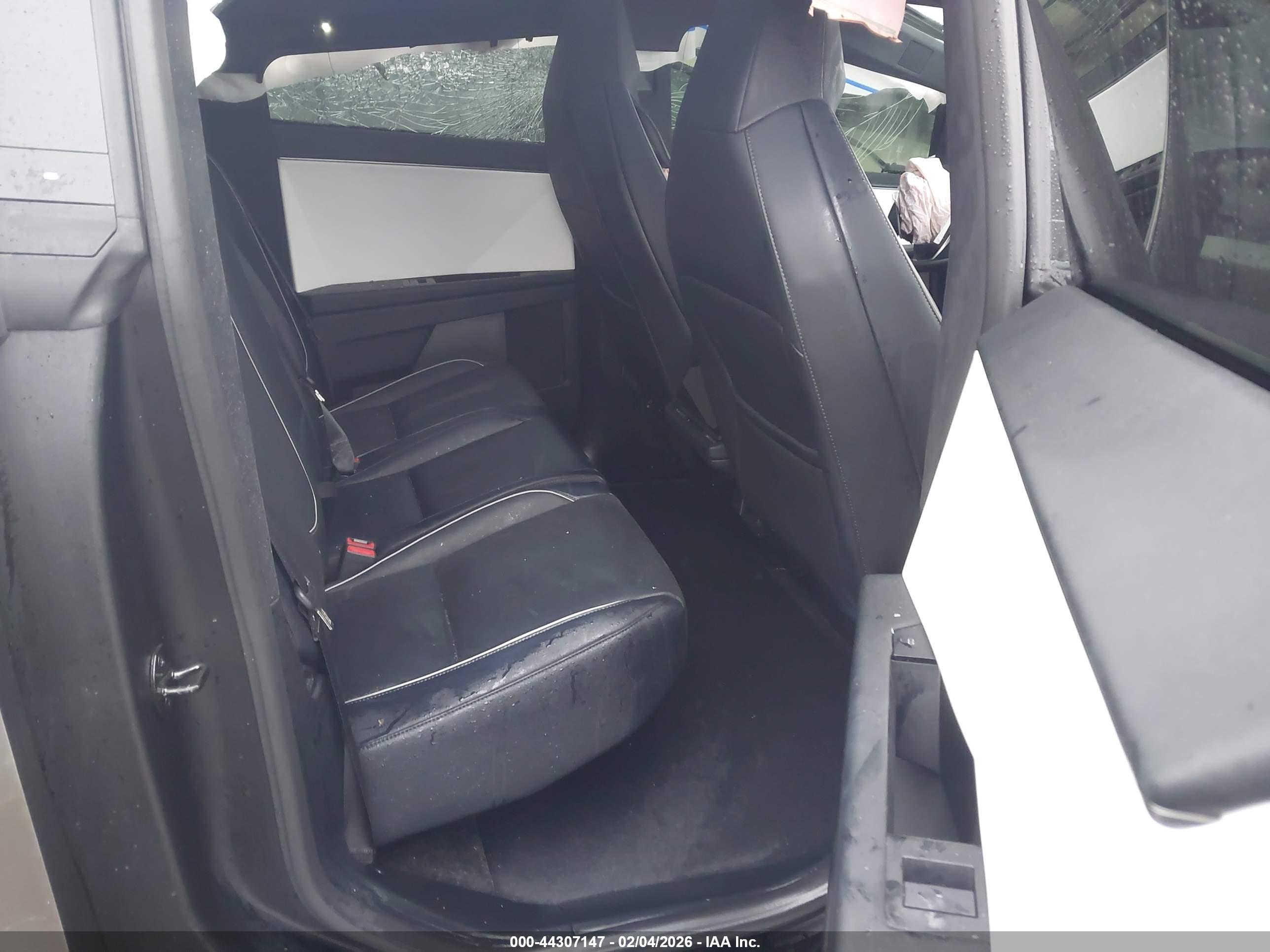 TESLA CYBERTRUCK image 8
