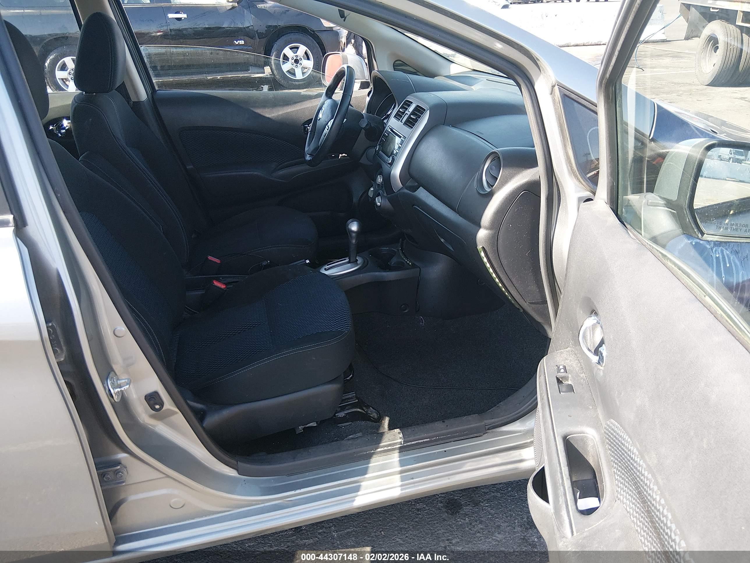 NISSAN VERSA image 5
