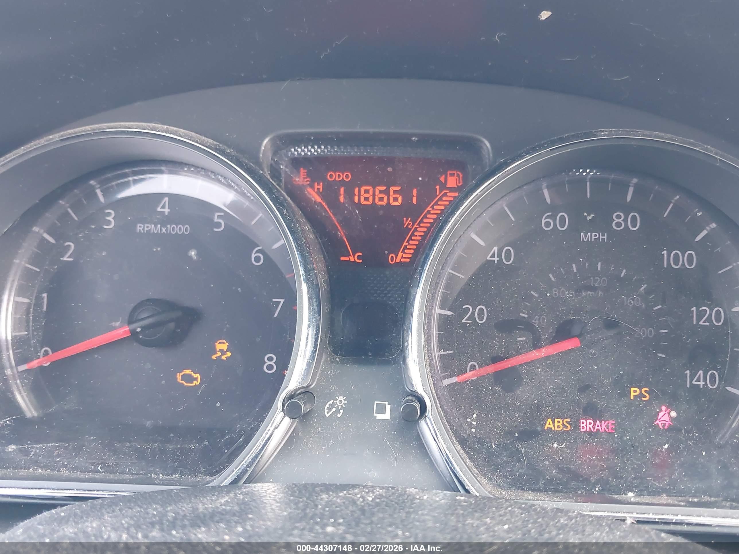 NISSAN VERSA image 7