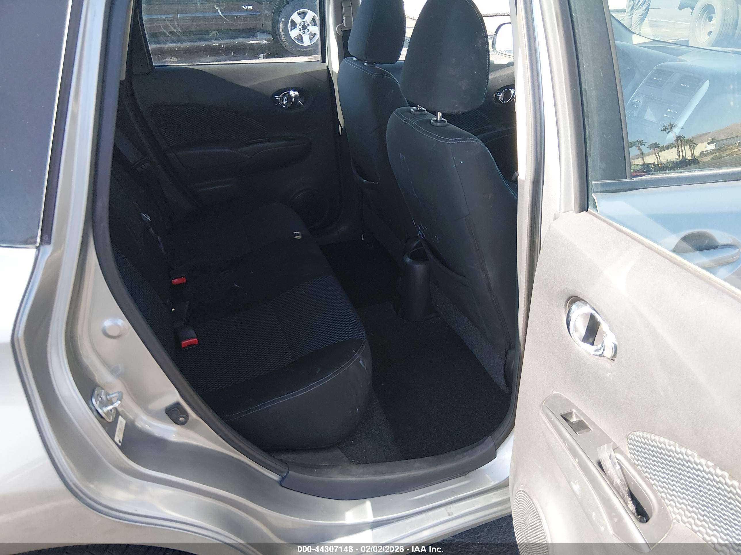 NISSAN VERSA image 8