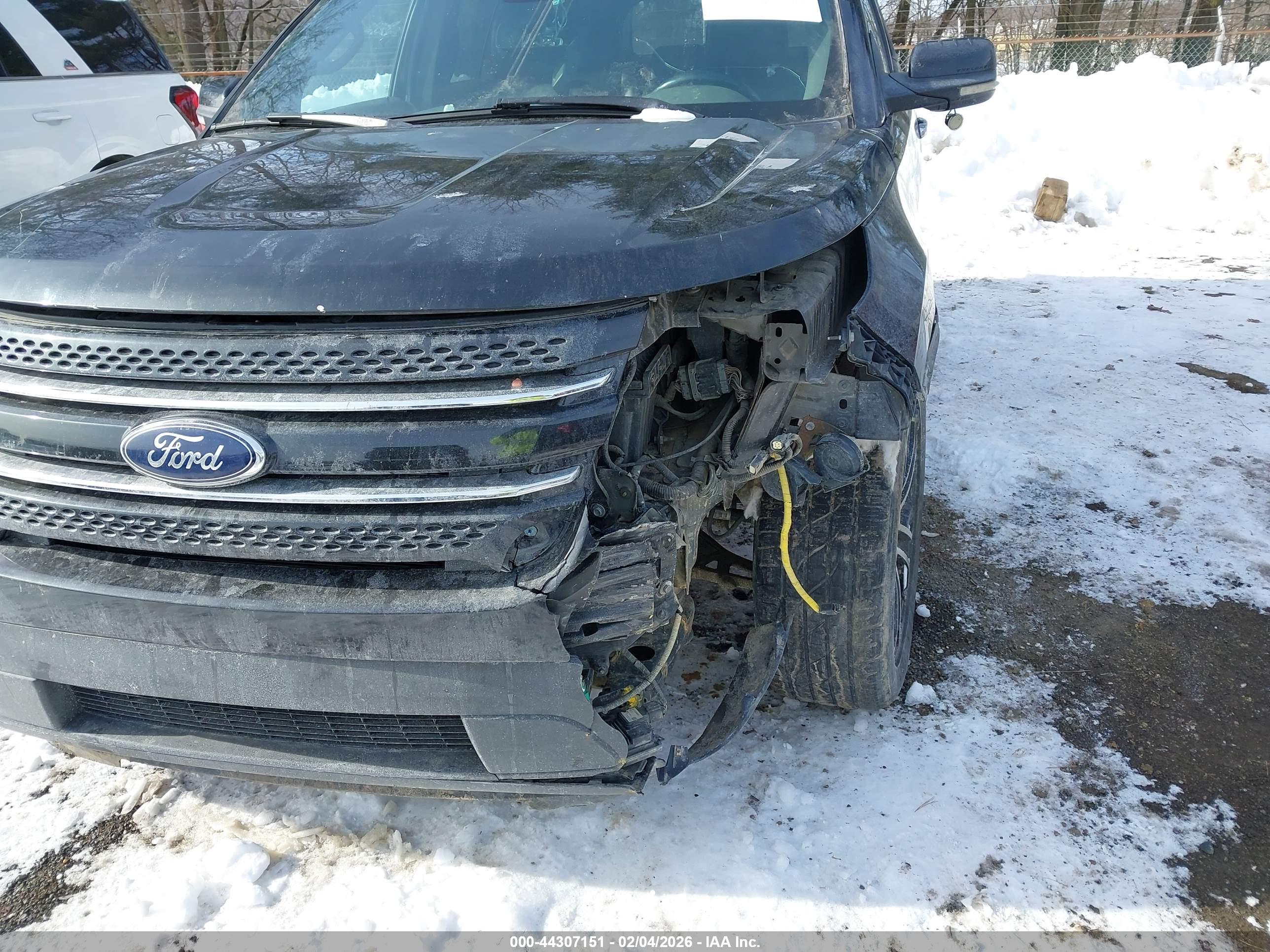 FORD EXPLORER image 6