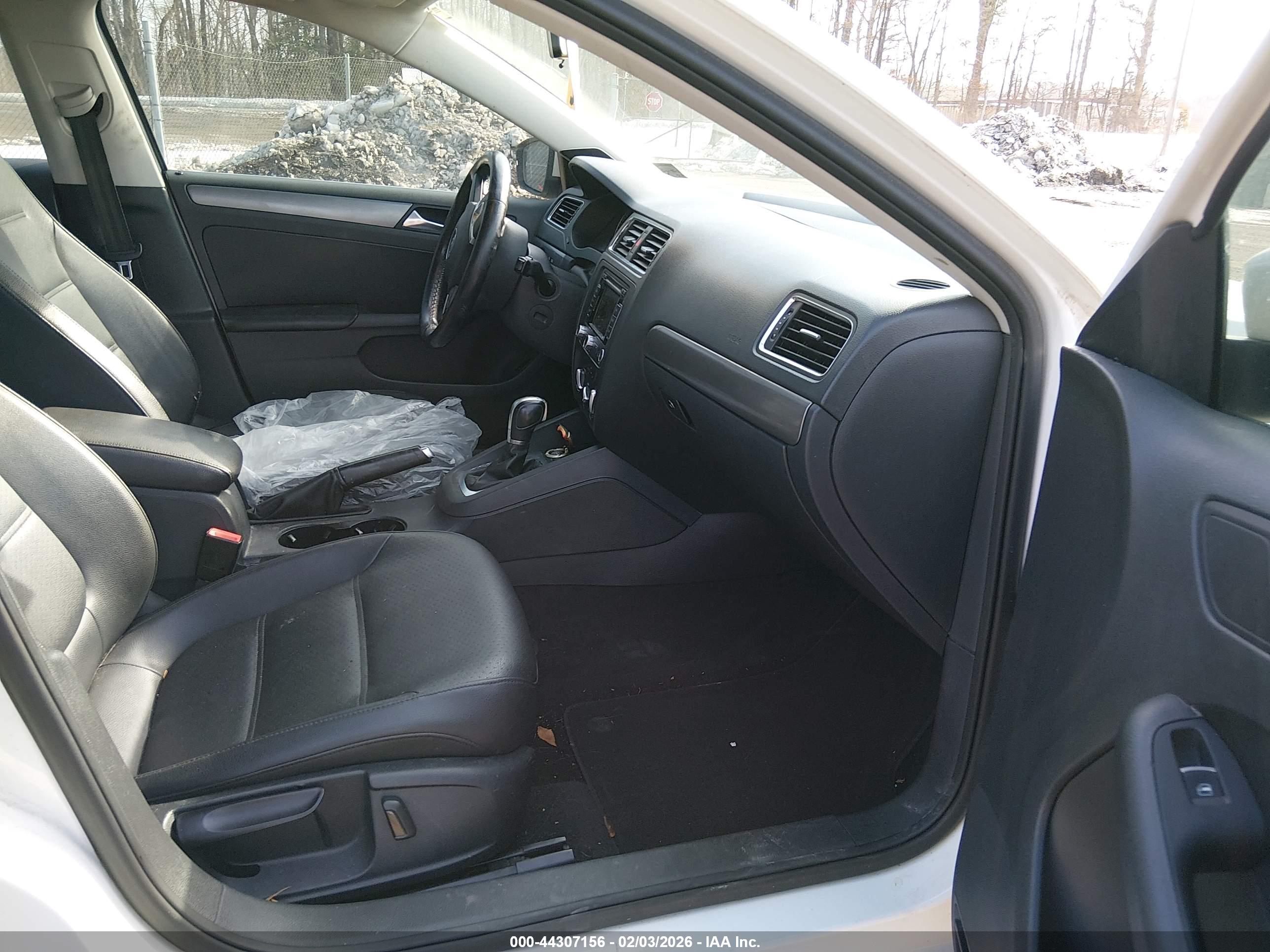 VOLKSWAGEN JETTA image 5