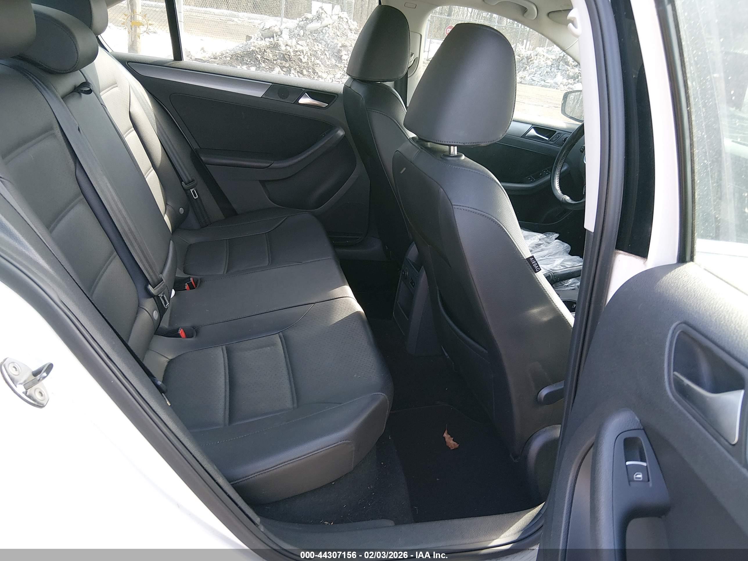 VOLKSWAGEN JETTA image 8
