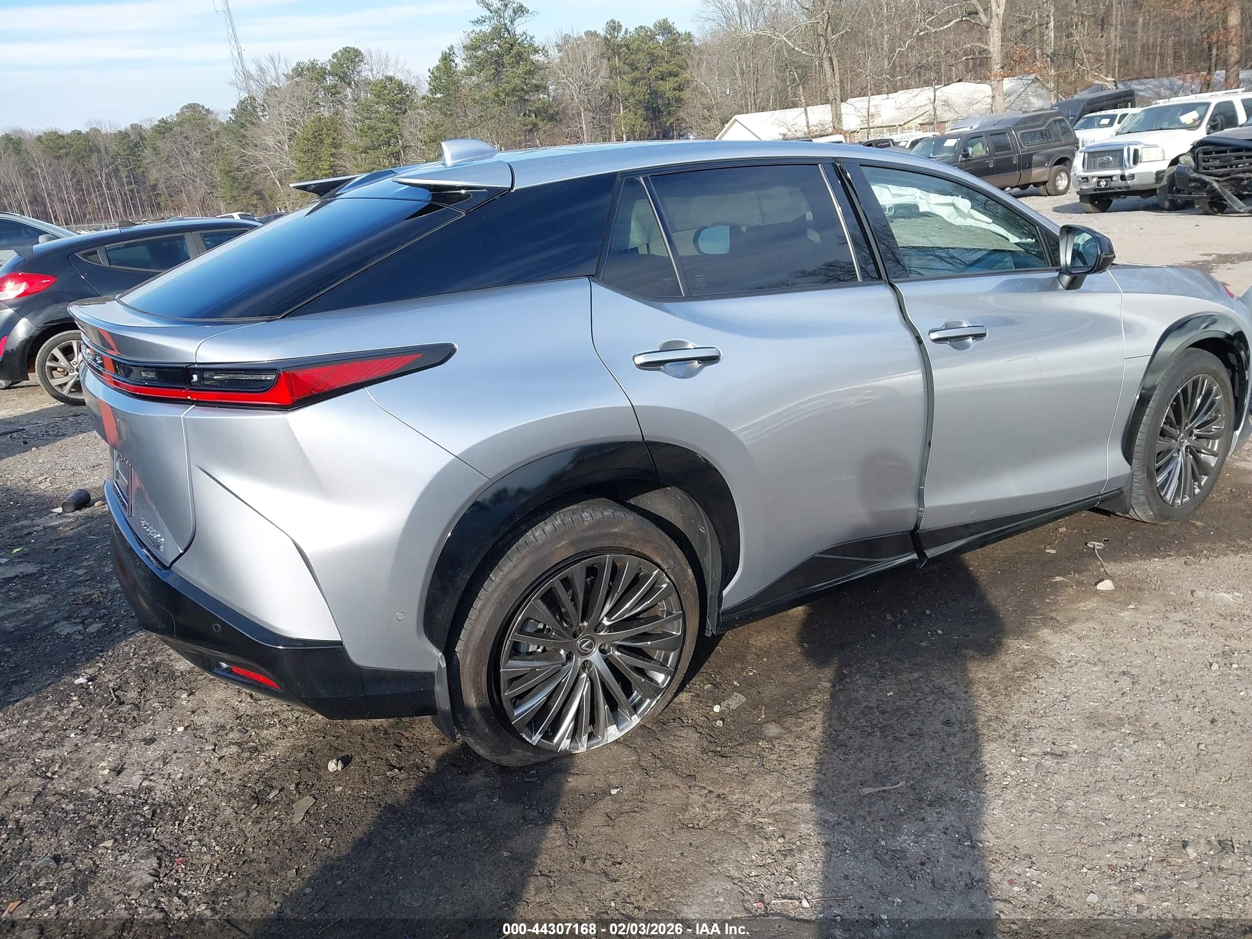 LEXUS RZ image 4