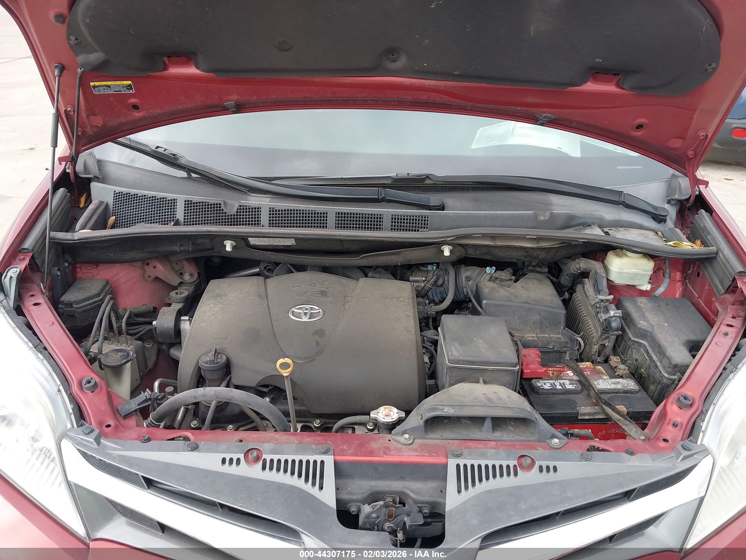 TOYOTA SIENNA image 10