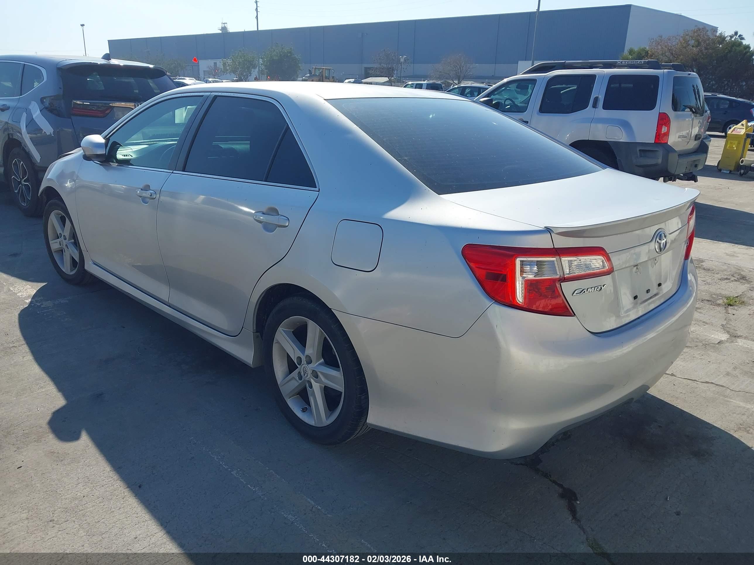 TOYOTA CAMRY image 3